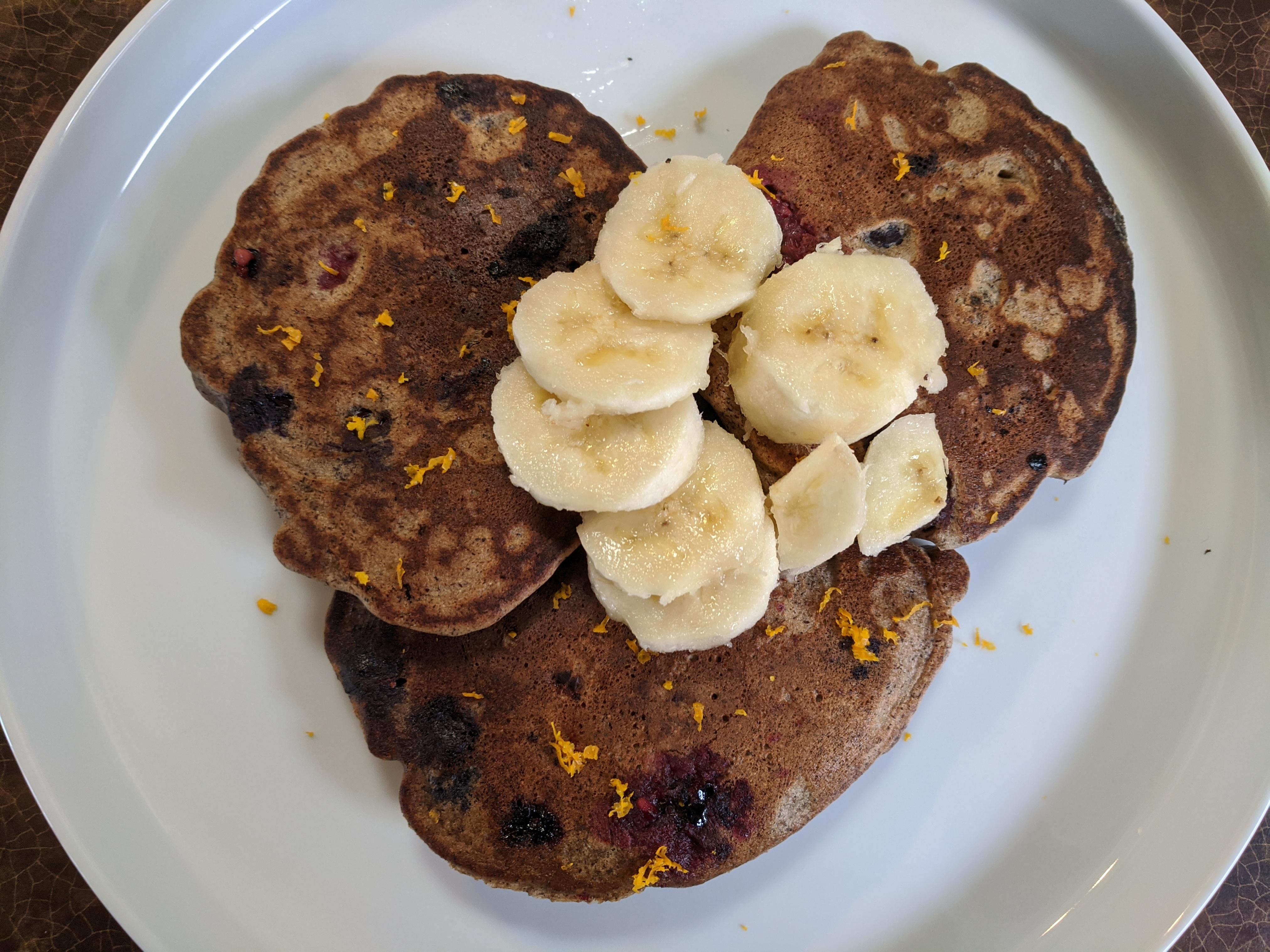 Triple berry buckwheat pancakes. 400 calories for three. r/1500isplenty