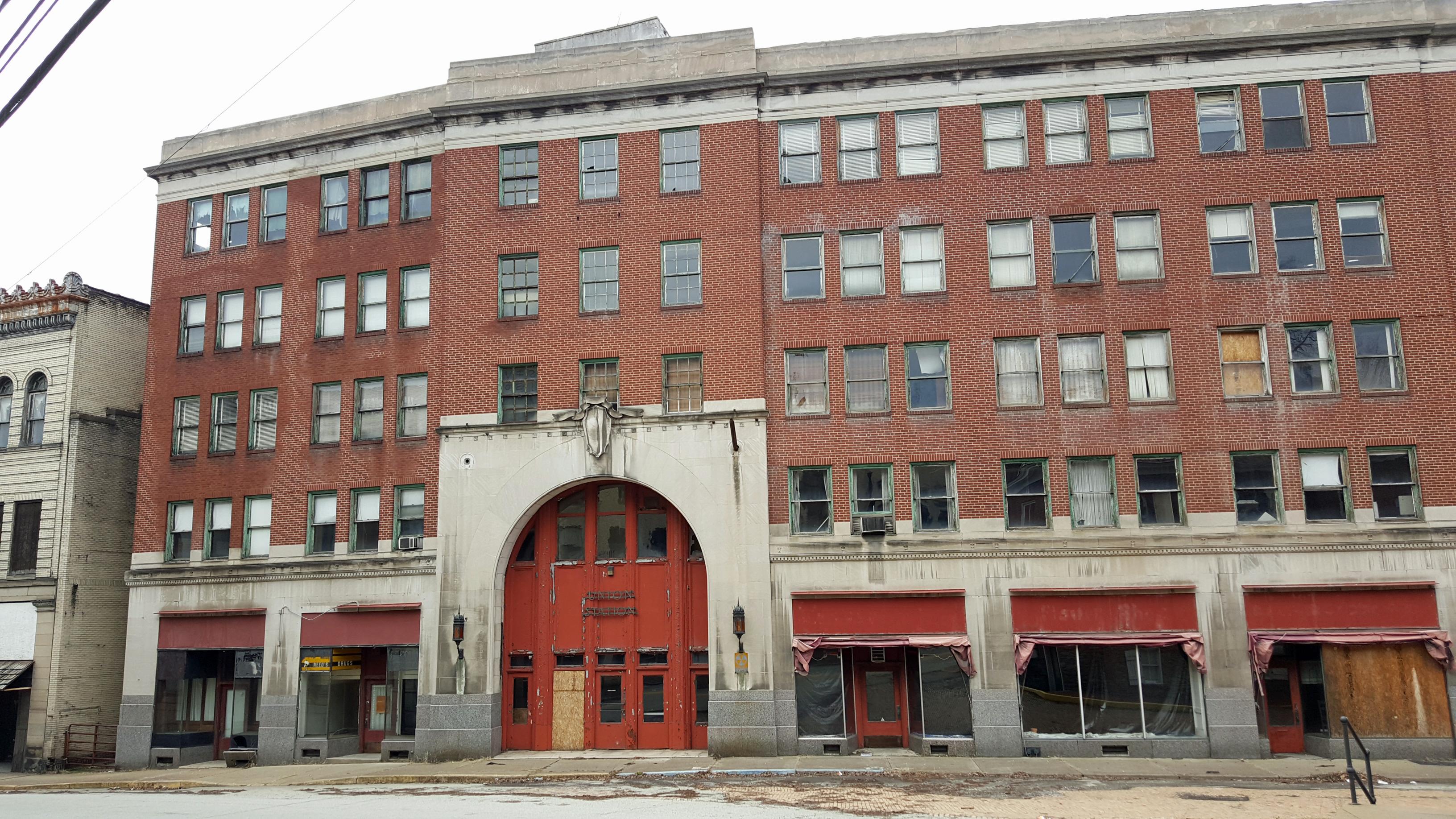 Union Station, Brownsville Pennsylvania [3264 × 1836] [OC] r