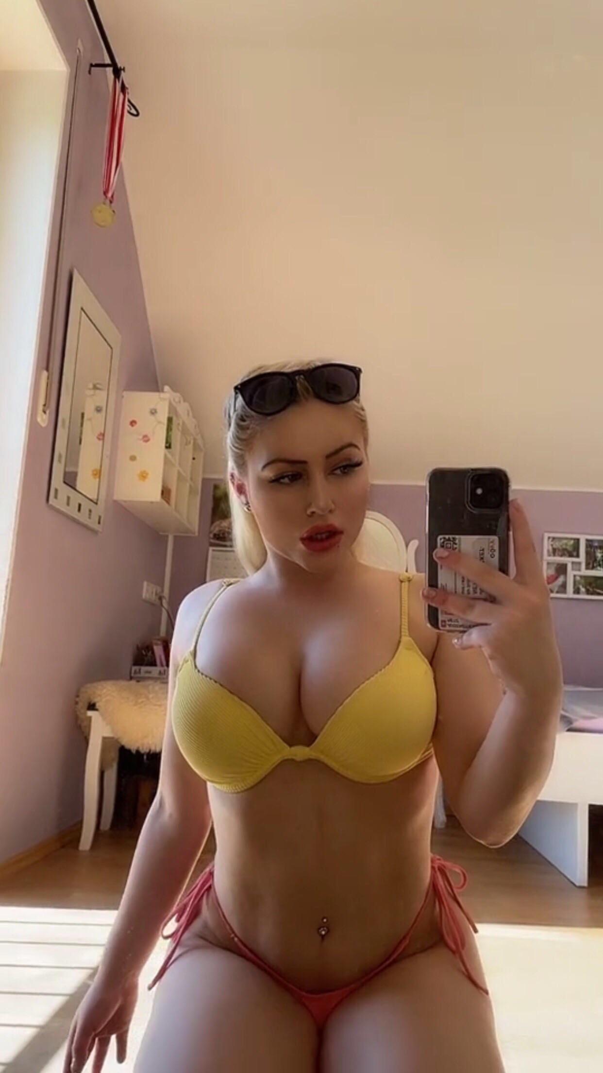 Wie ihre Titten wackeln : anjacarinaweloveyou