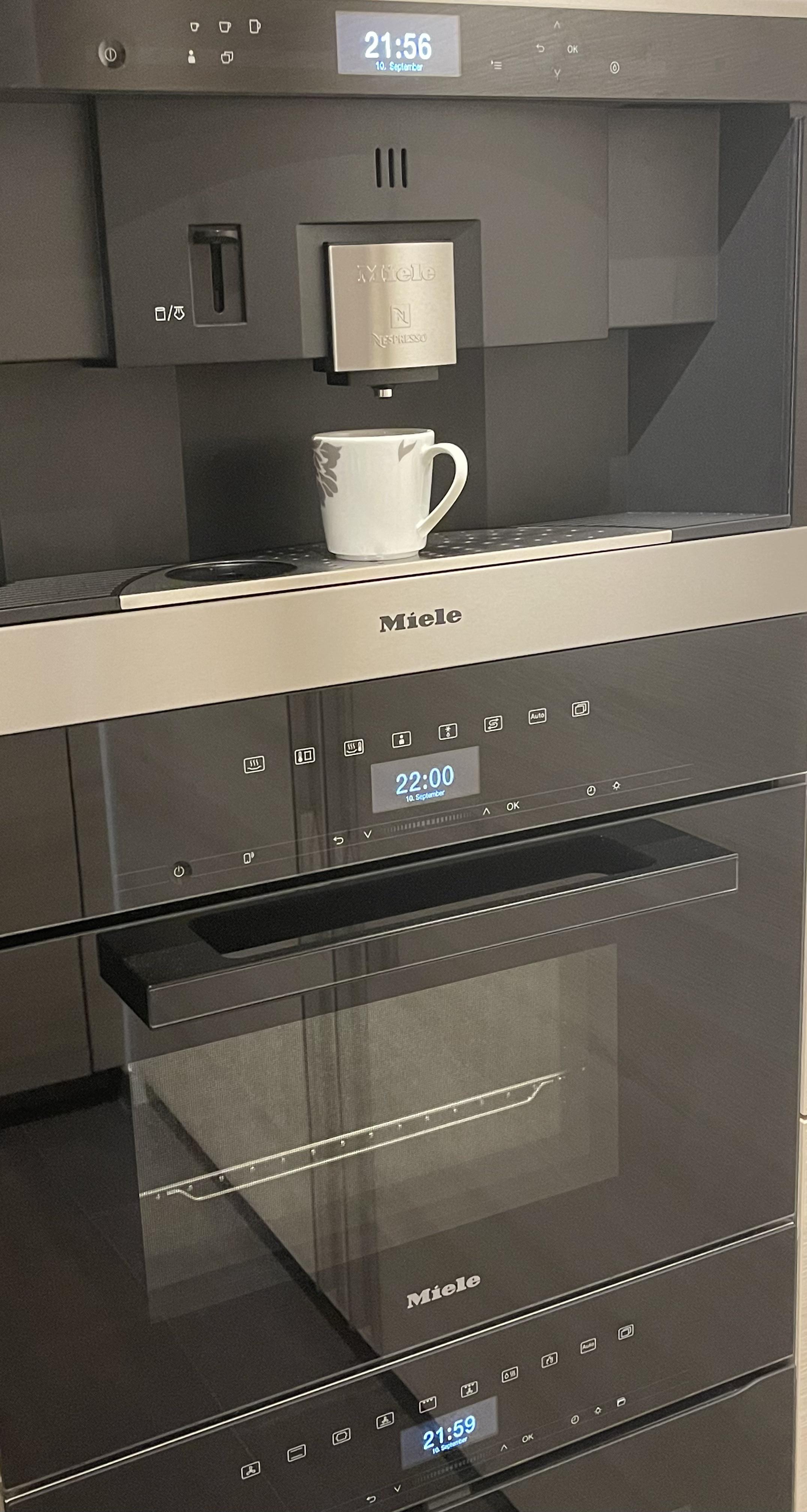 3 expensive appliances, can‘t even keep the time. Pic was made at 2158