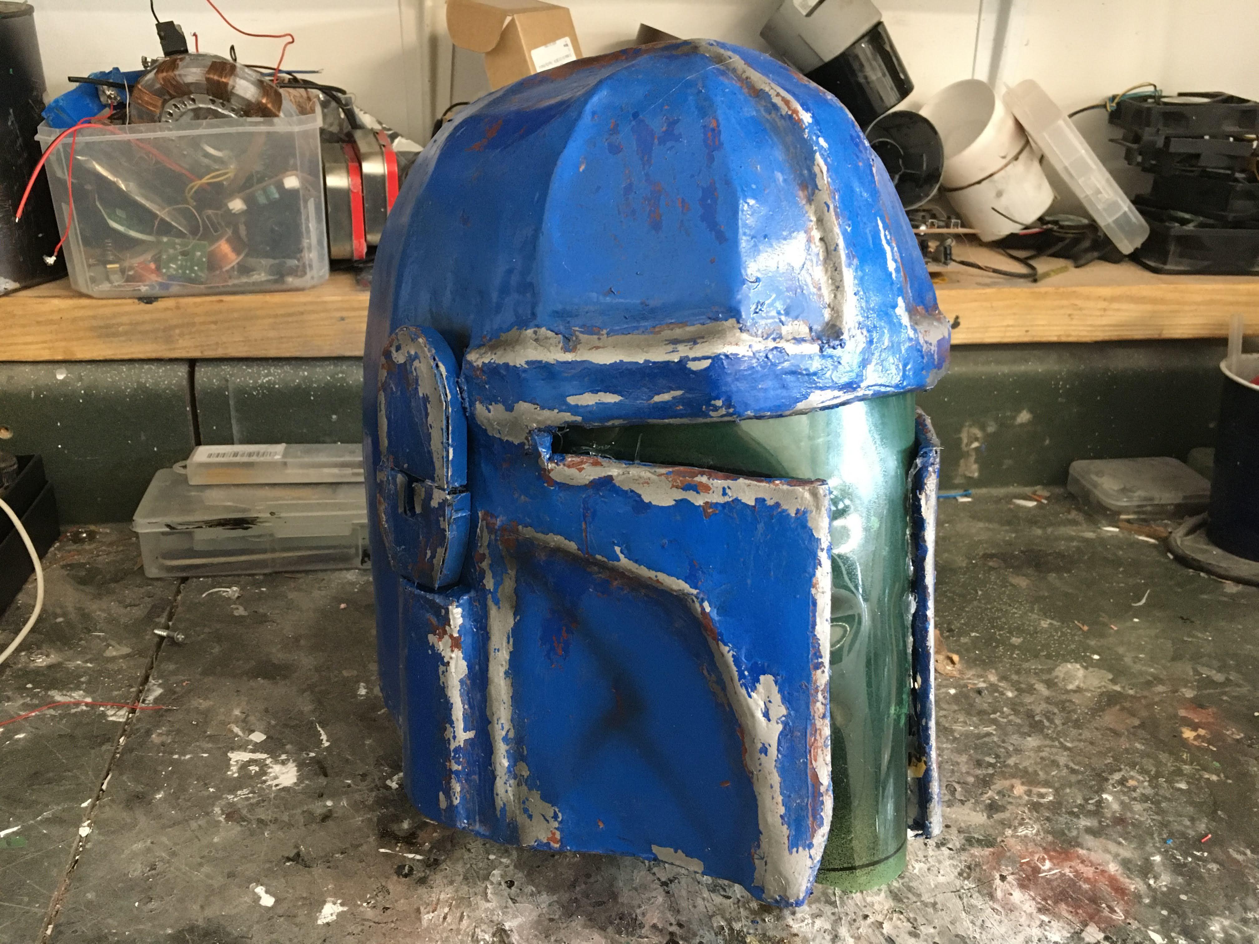 Made a Custom Mando Helmet r/DIYProps