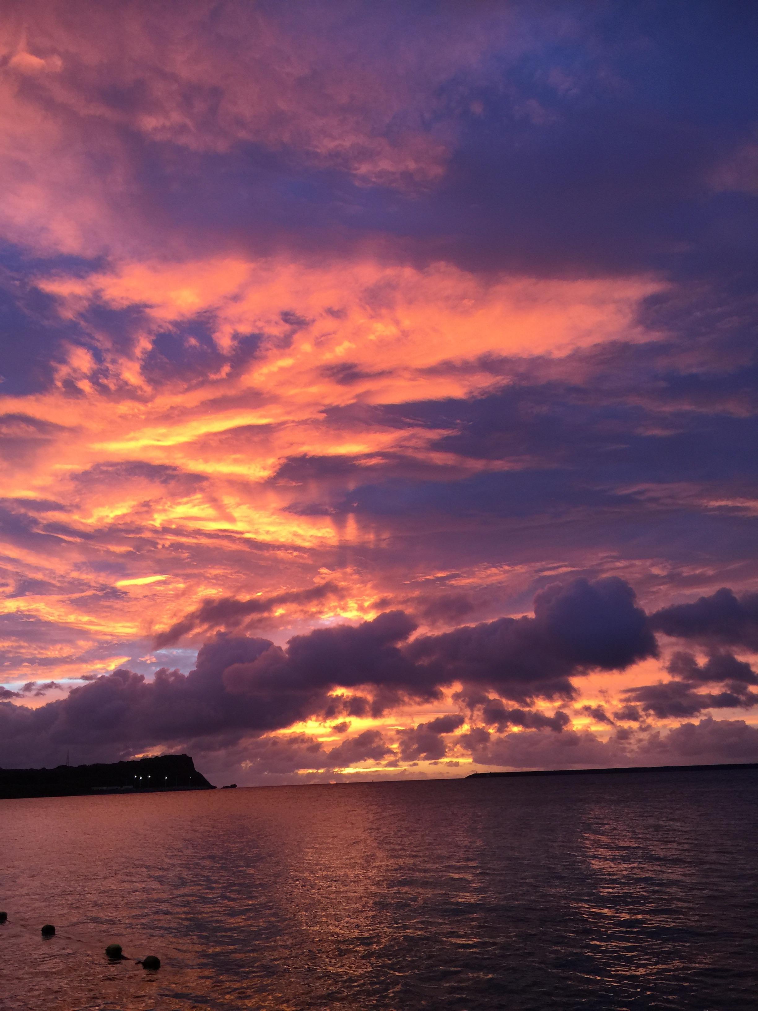 Cotton candy skies of Guam [1334x750] r/SkyPorn