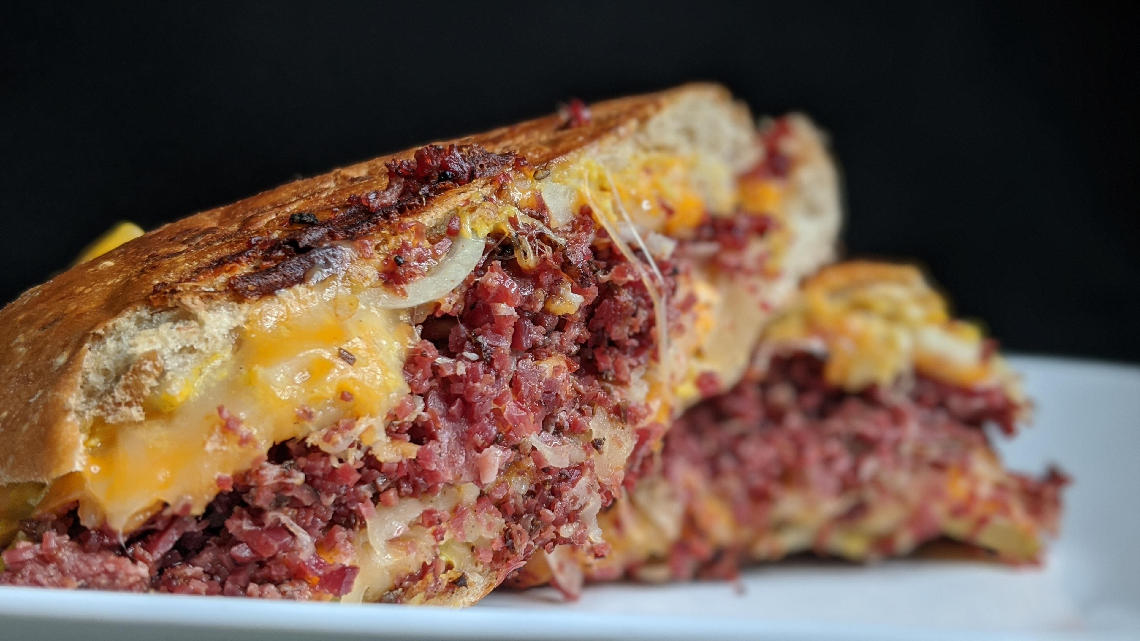 [Homemade] Montreal Smoked Meat, sauerkraut, mustard, Dijon, onion