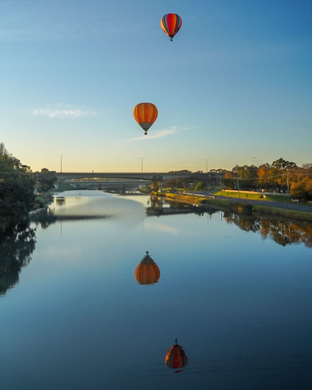 Hot air balloons over the Barwon River, Geelong Australia (Photo credit