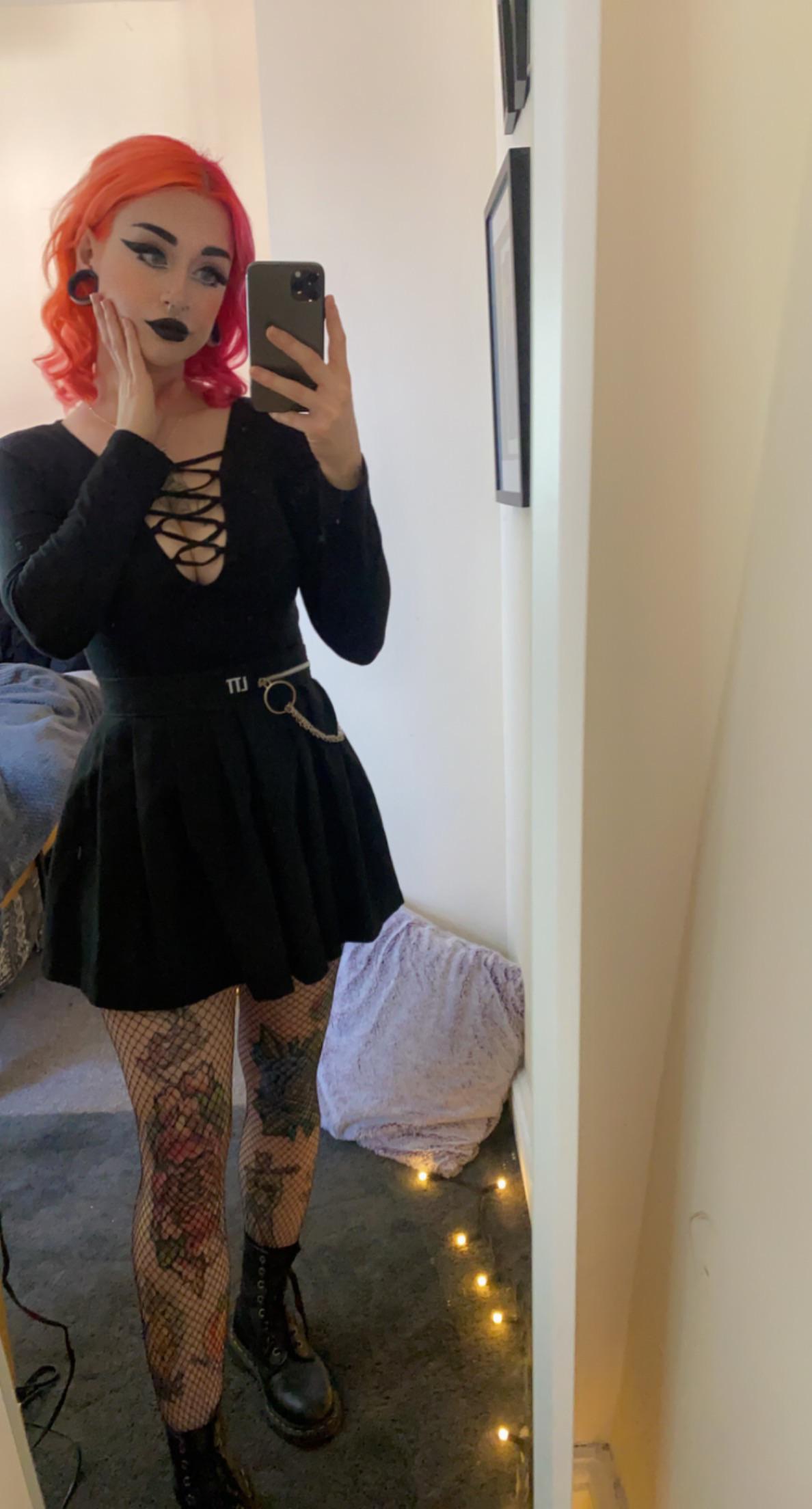 46 best u/meh_danni images on Pholder | Gothsluts, Bigtiddygothgf and