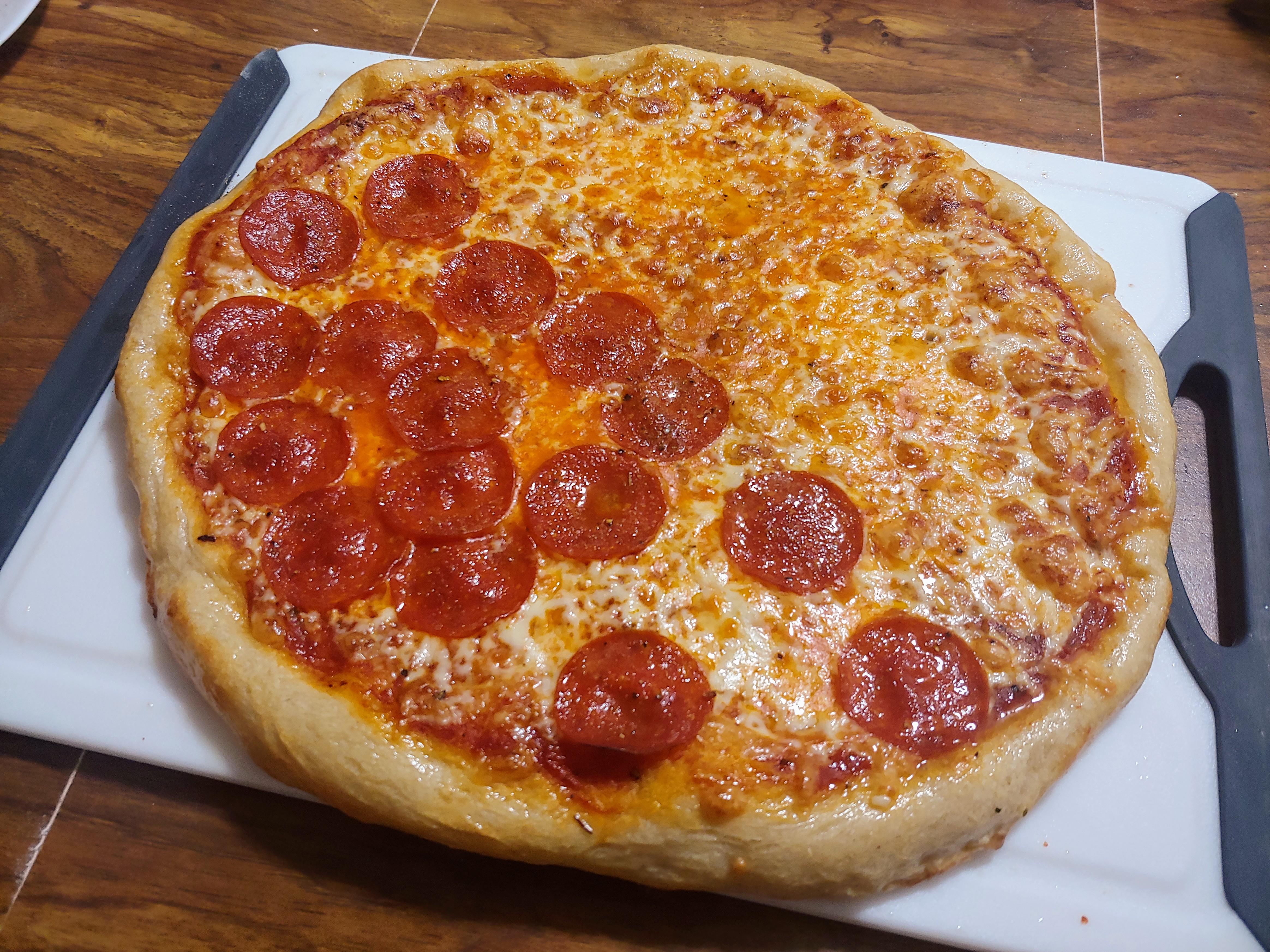 [Homemade] Half cheese, and half pepperoni. r/Pizza