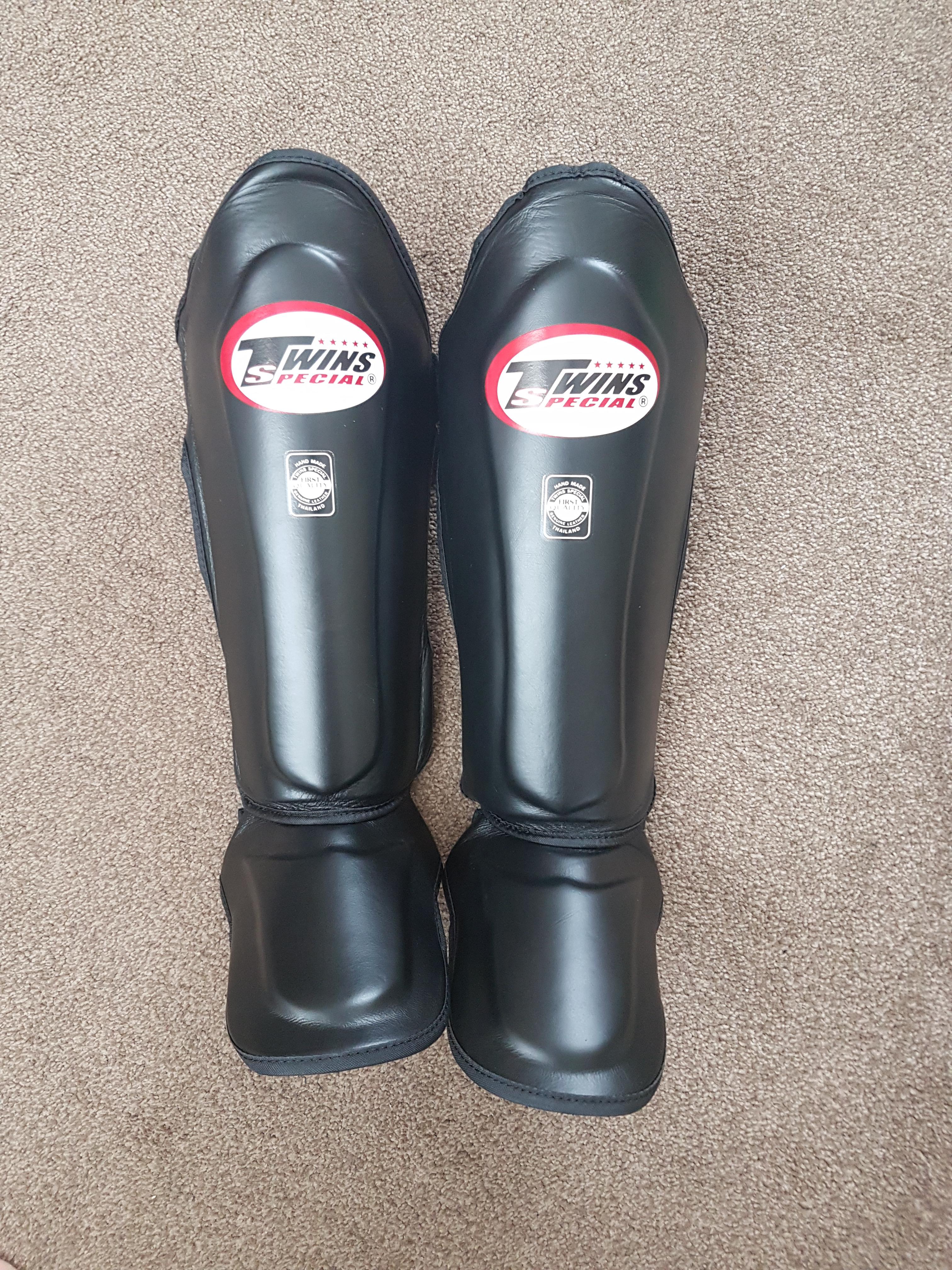 Brand new shin guards from thailand that match my gloves, can't wait to