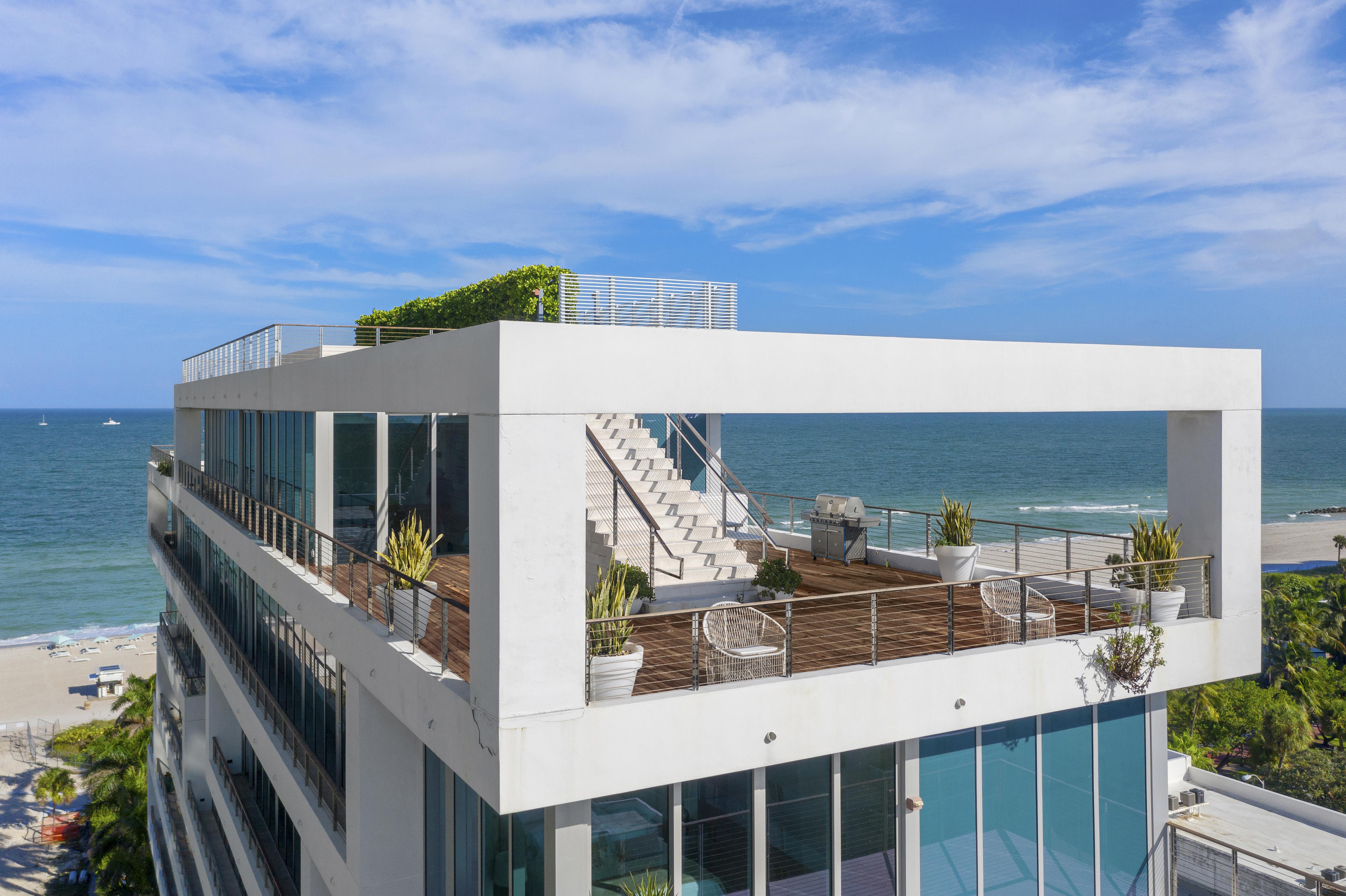 Miami Beach, FL Penthouse with rooftop swimming pool [5000×3331][OC