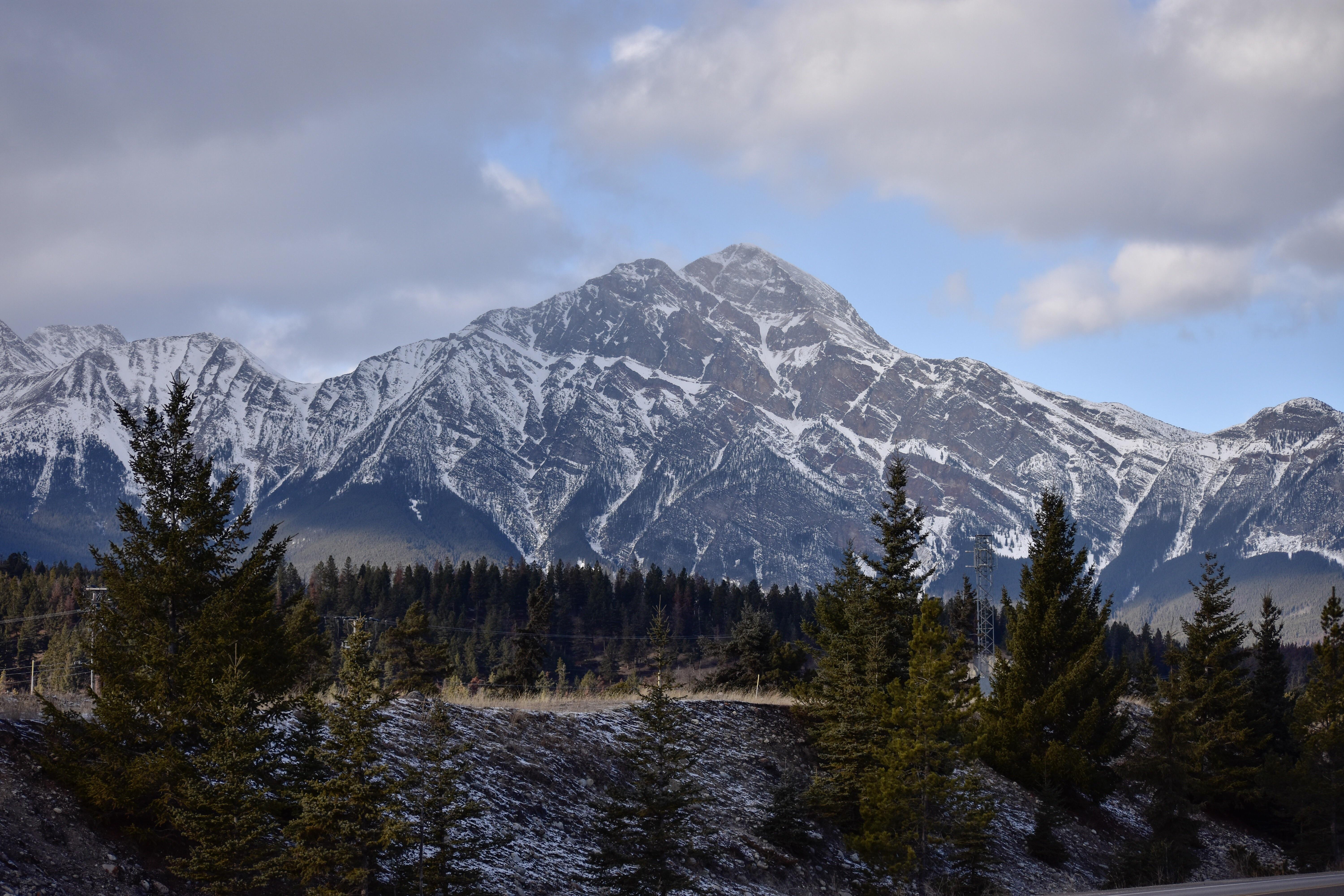 Pyramid Mountain, Jasper BC [OC] [6000x4000] r/EarthPorn
