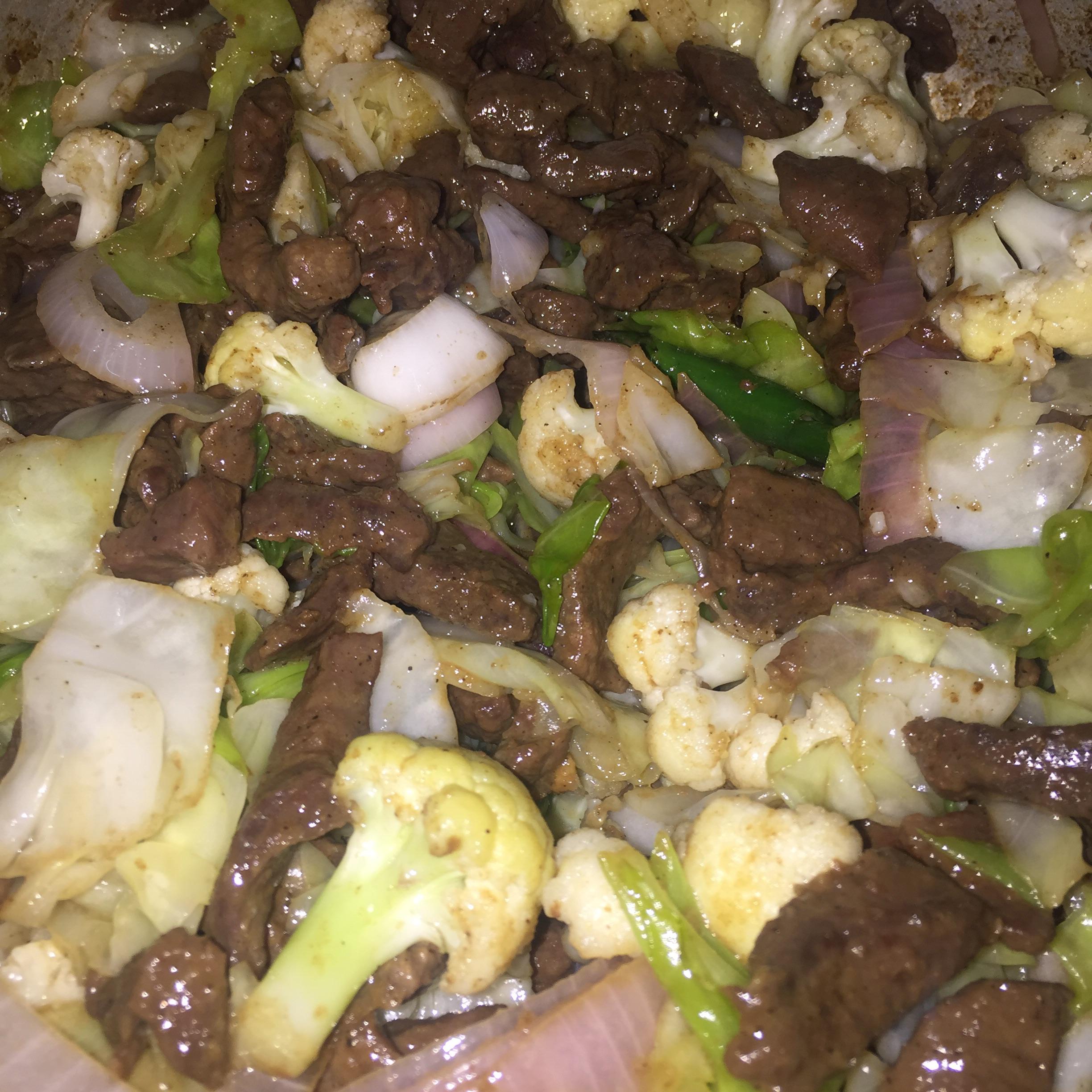 [Homemade] “Pigarpigar” Stirfried water buffalo meat with cauliflower