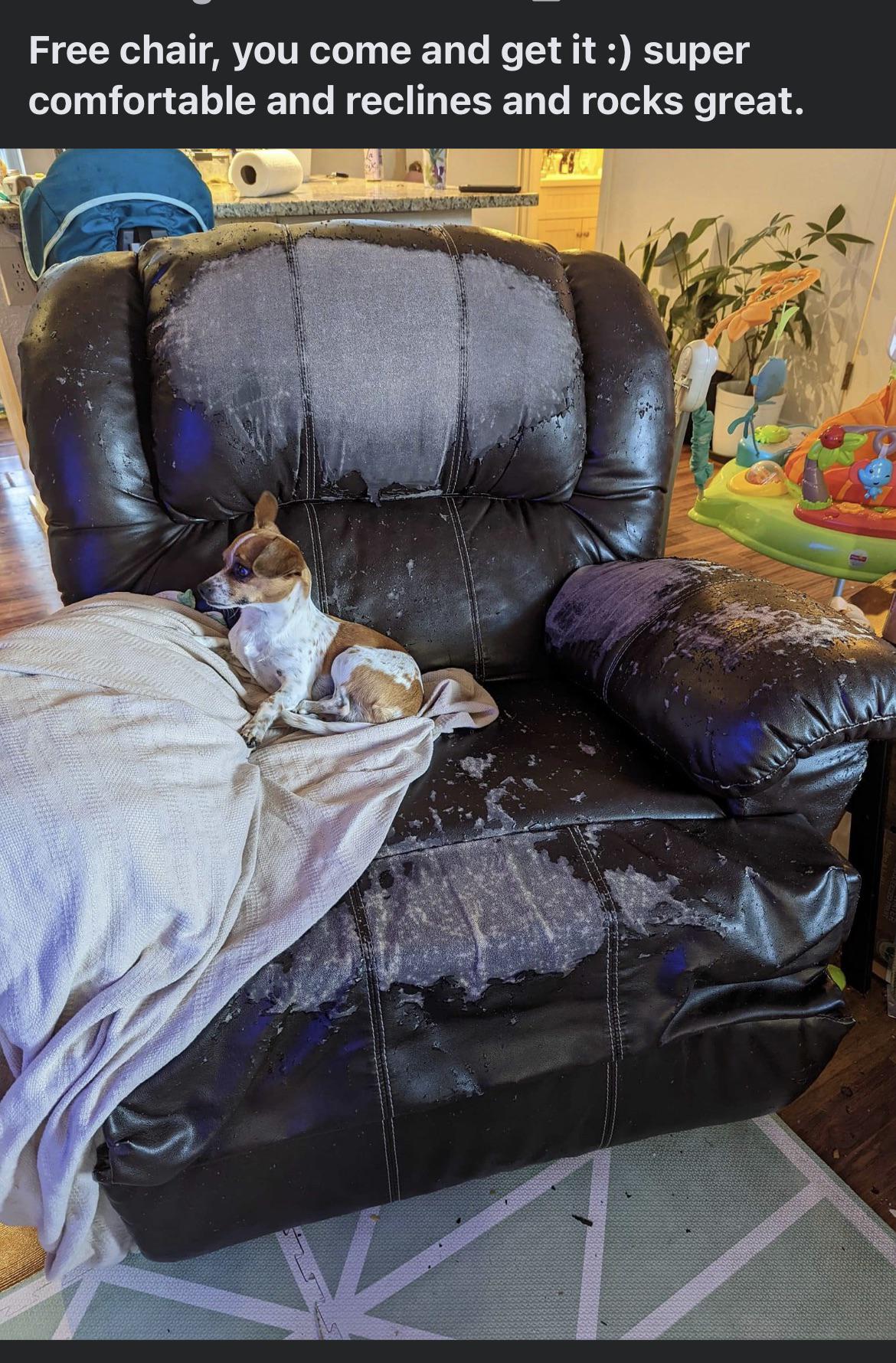 Comfy chair. Still has lots of life. r/CrackheadCraigslist