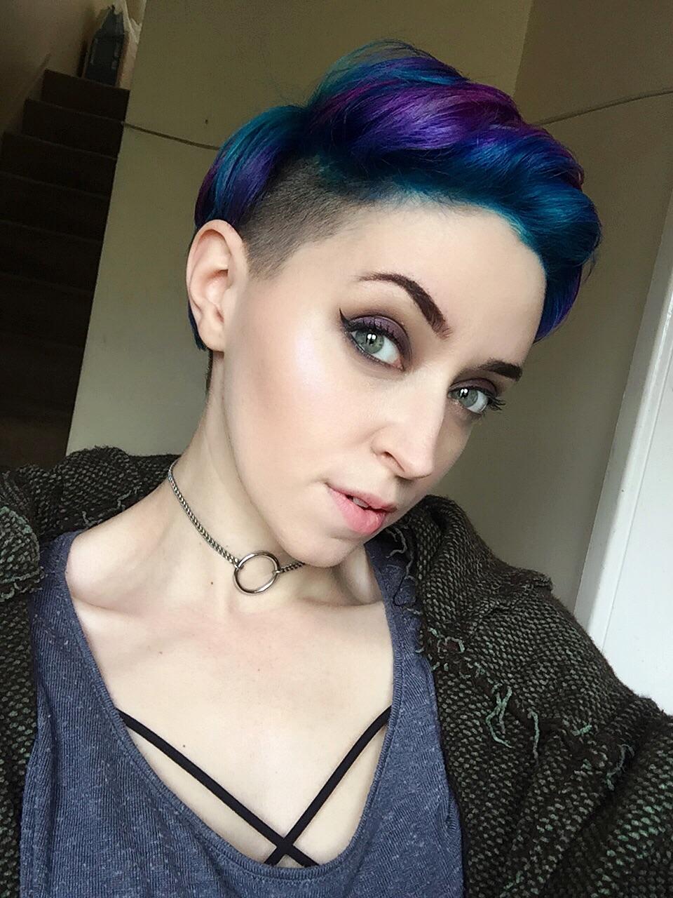 So, I dyed my hair. r/shorthairedhotties