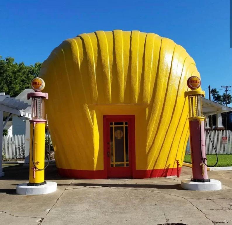 An original 1930’s Shell Gas Station bizarrebuildings