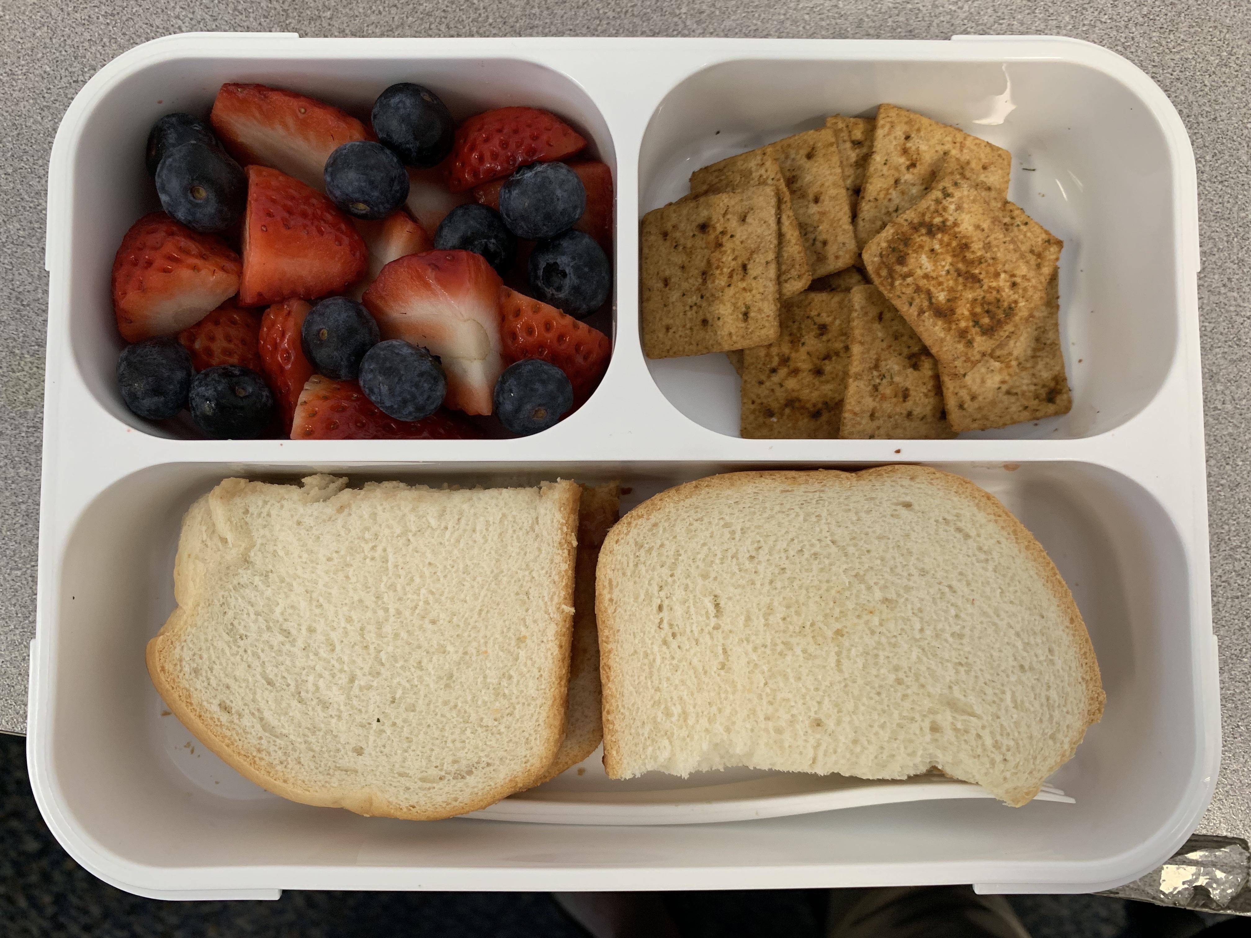 Quick and Easy PB&J Lunch for 362 Calories! 1200isplenty