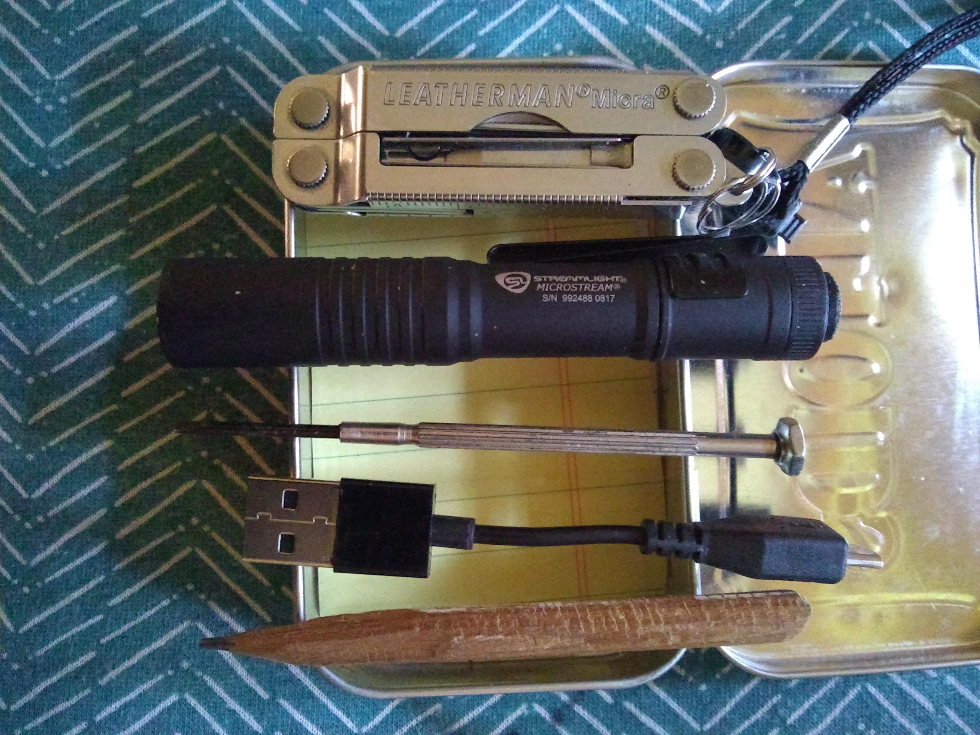 My mini "Altoid" EDC kit for a quick grab r/EDC