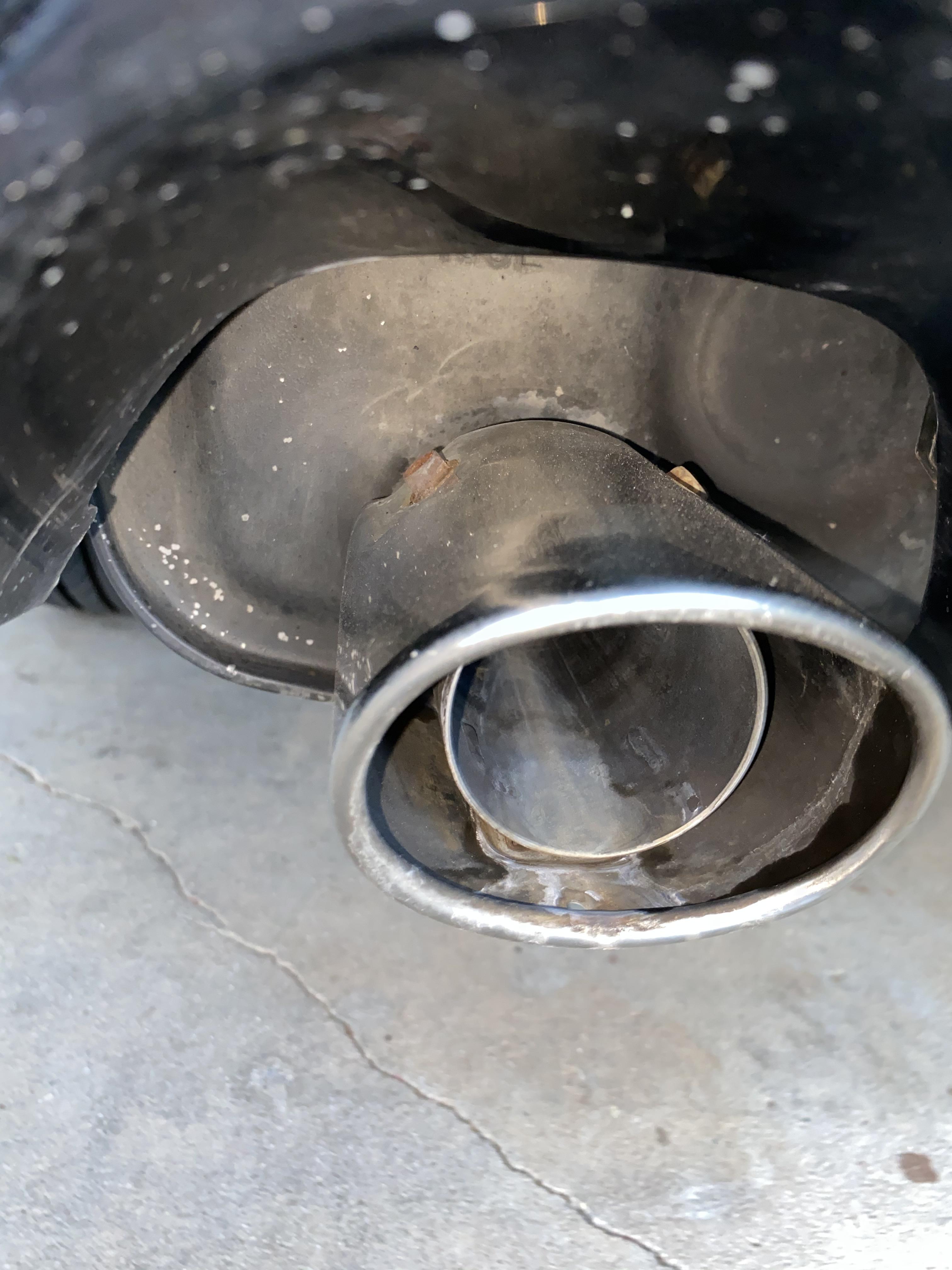 Are the mufflers on Gen4 libertys painted? Been trying to remove this