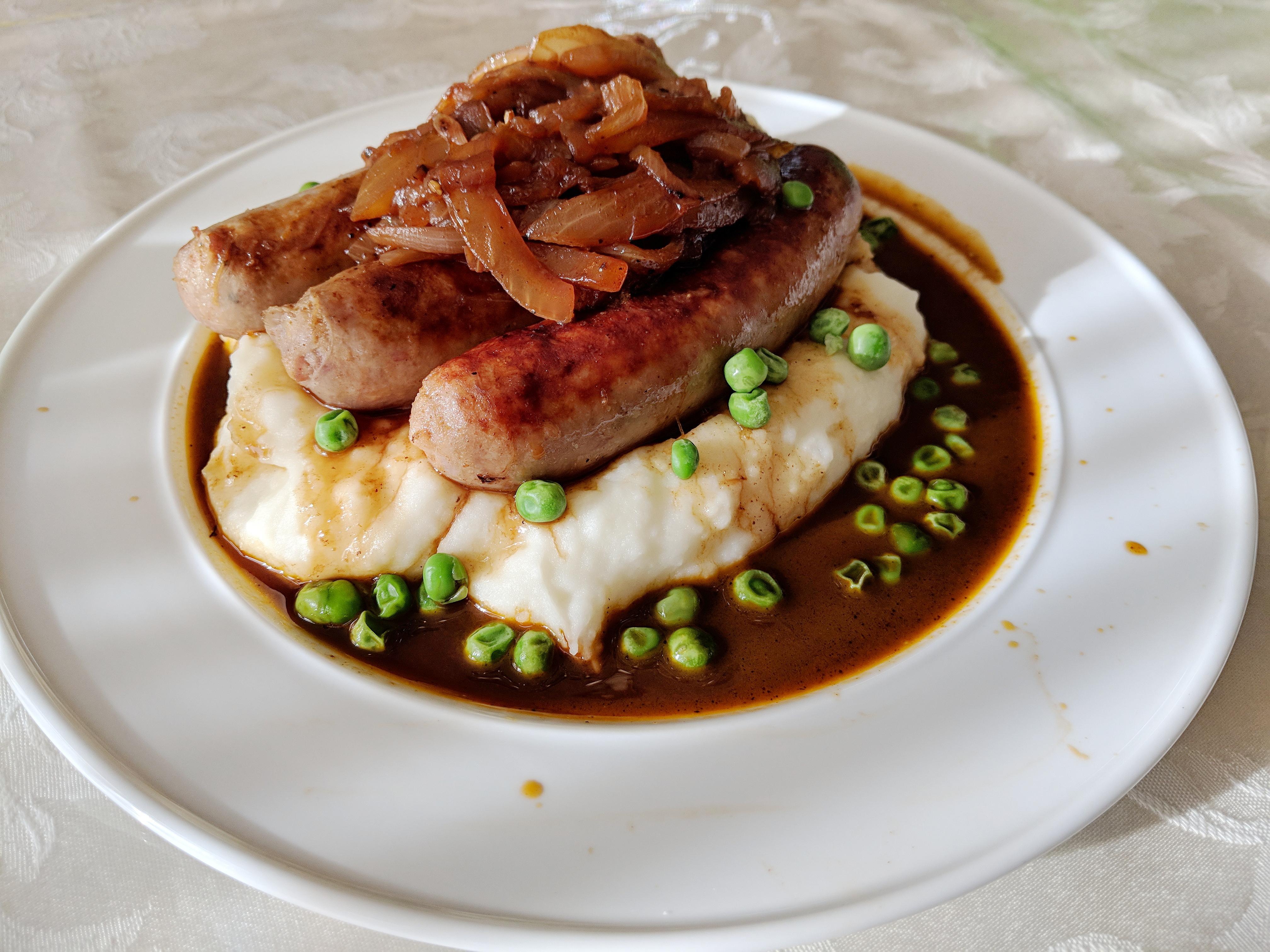 [homemade] bangers and mash with peas and onion gravy r/food
