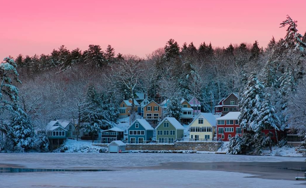 Cozy cottages in Alton Bay New Hampshire r/Houseporn