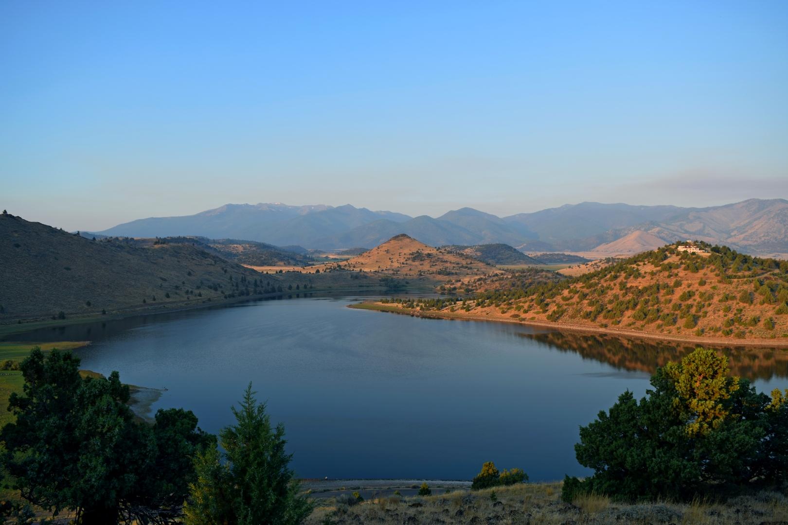 Lake Shastina near Weed, CA [1620x1080] r/EarthPorn