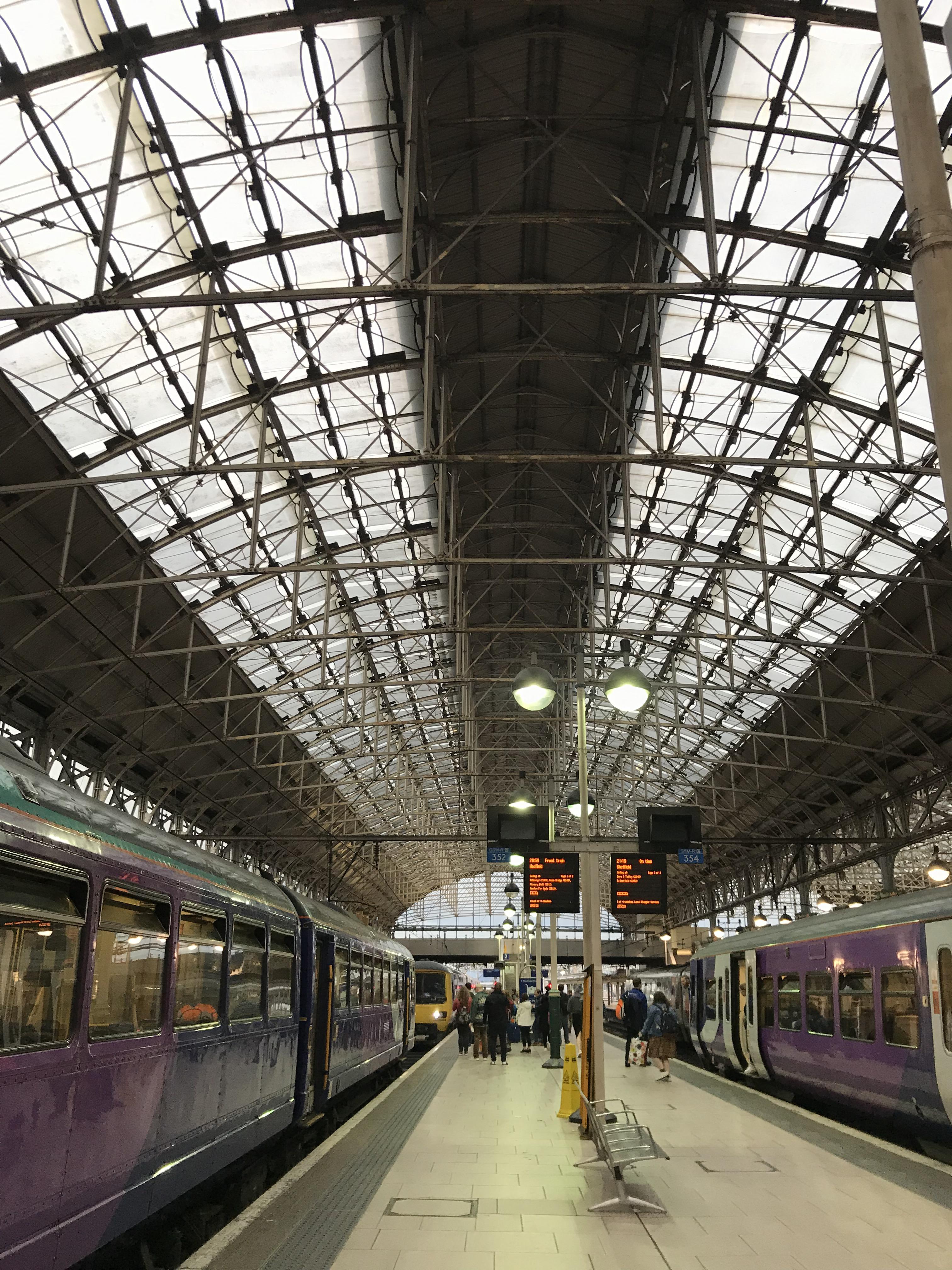 Piccadilly Railway Station, Manchester, UK r/InfrastructurePorn