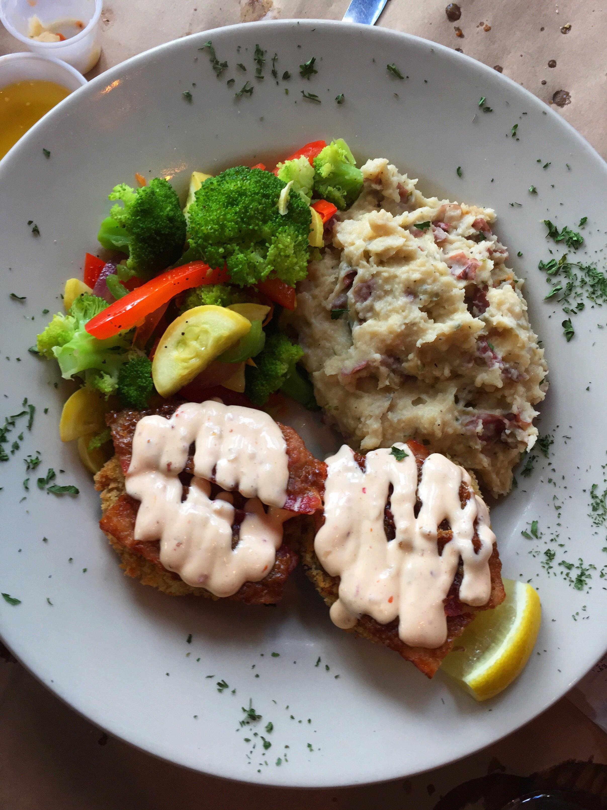 [I Ate] Crab Cakes with Vegetable Medley and Mashed Potatoes r/food