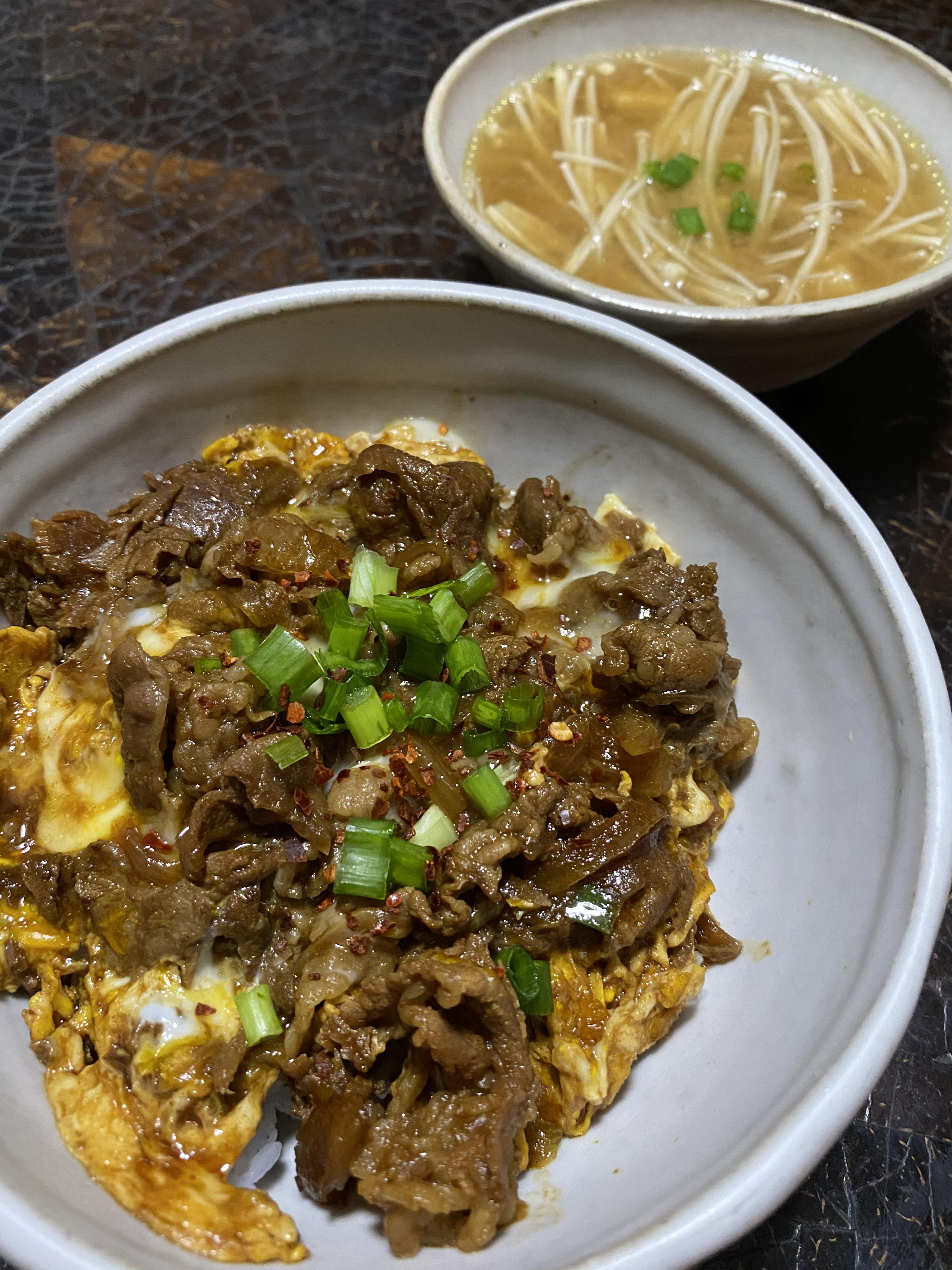 Made beef gyudon with miso soup for a rainy day r/JapaneseFood