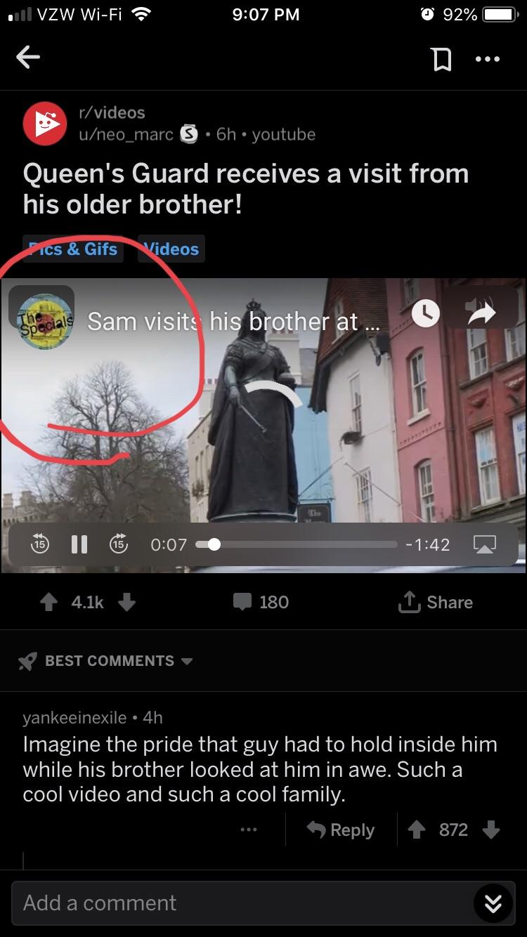 The iPhone Reddit app now covers theYouTube full screen button with a