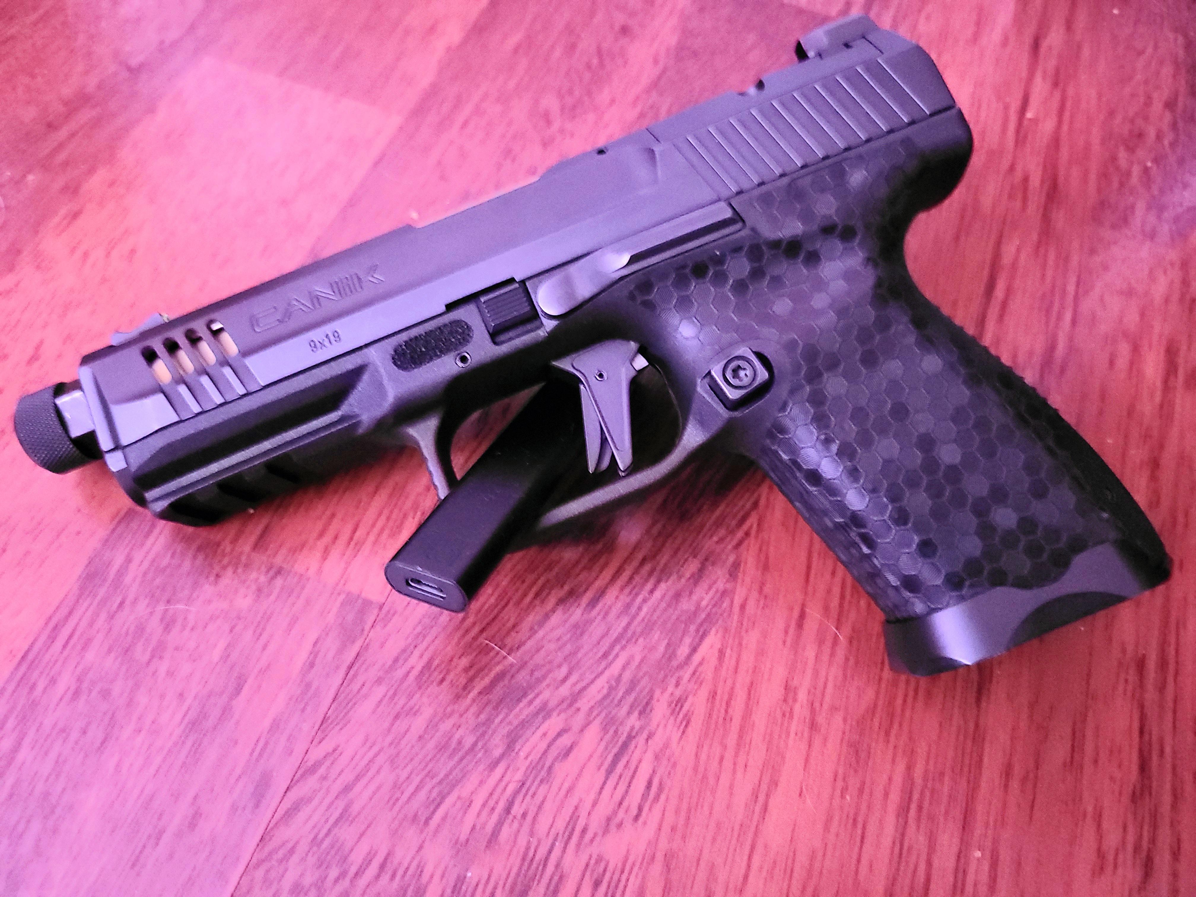 Thought I give this a try. Handleitgrips. Got the style. I'm still debating if I like