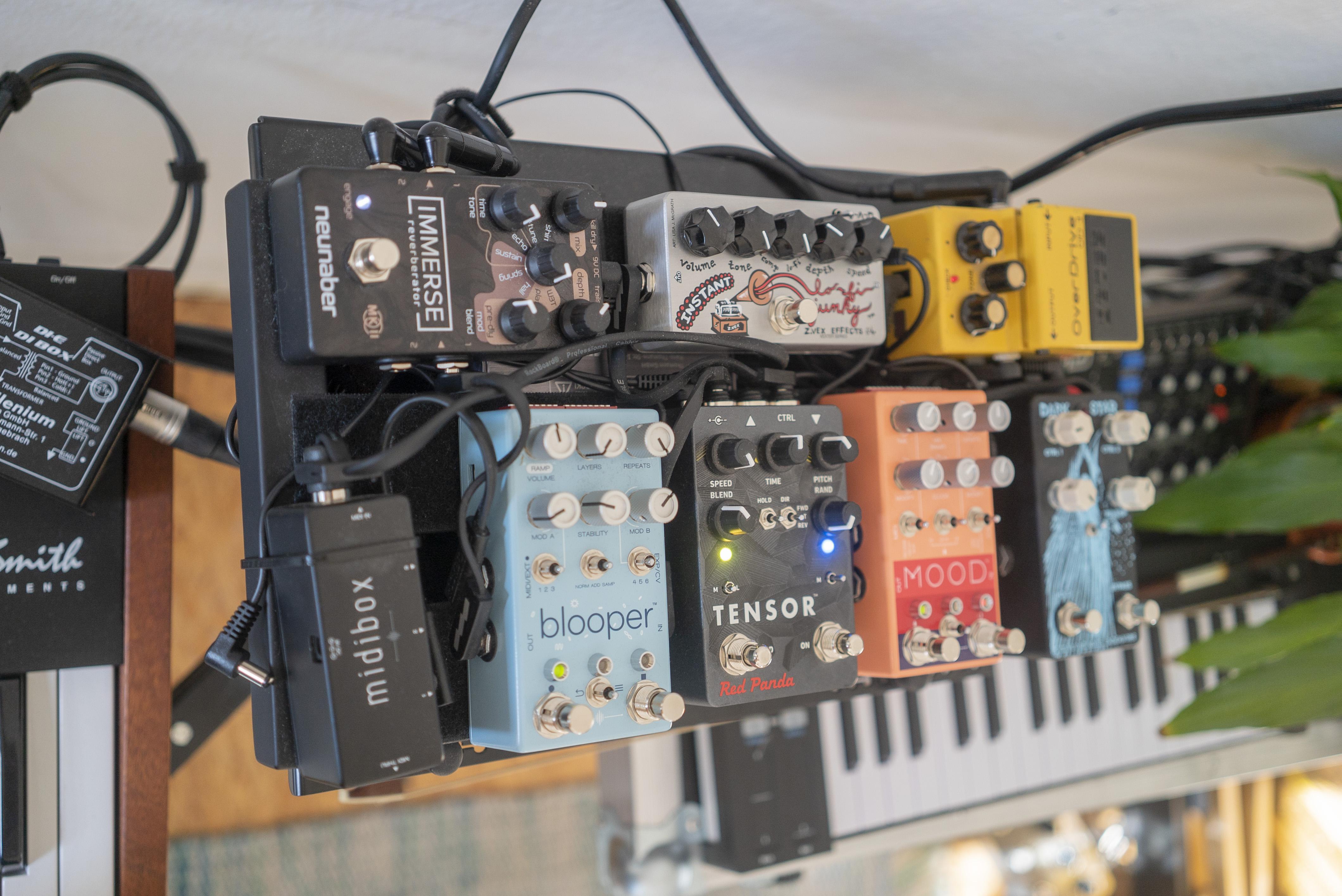 Anybody else here useing guitar pedals with synths & piano to make