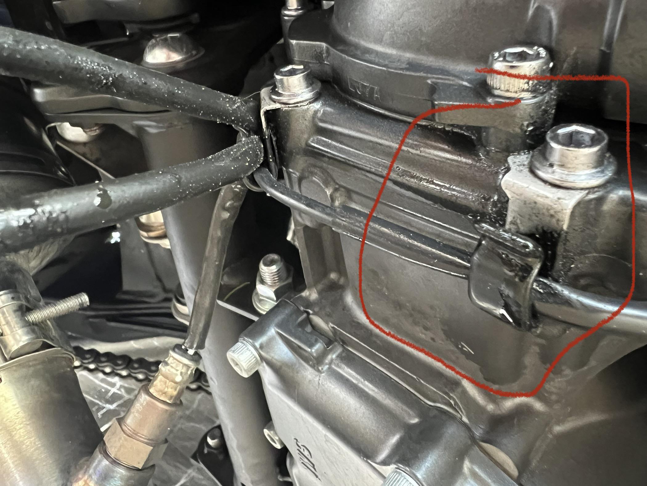 Oil leak from clutch cover area r/MT07