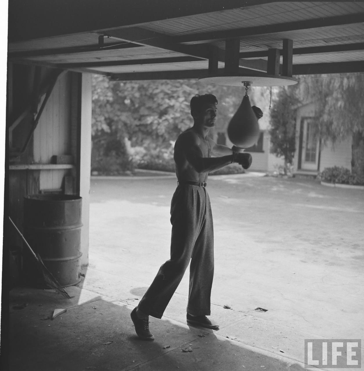 Jack Palance works the speed bag (1950) r/OldSchoolCool