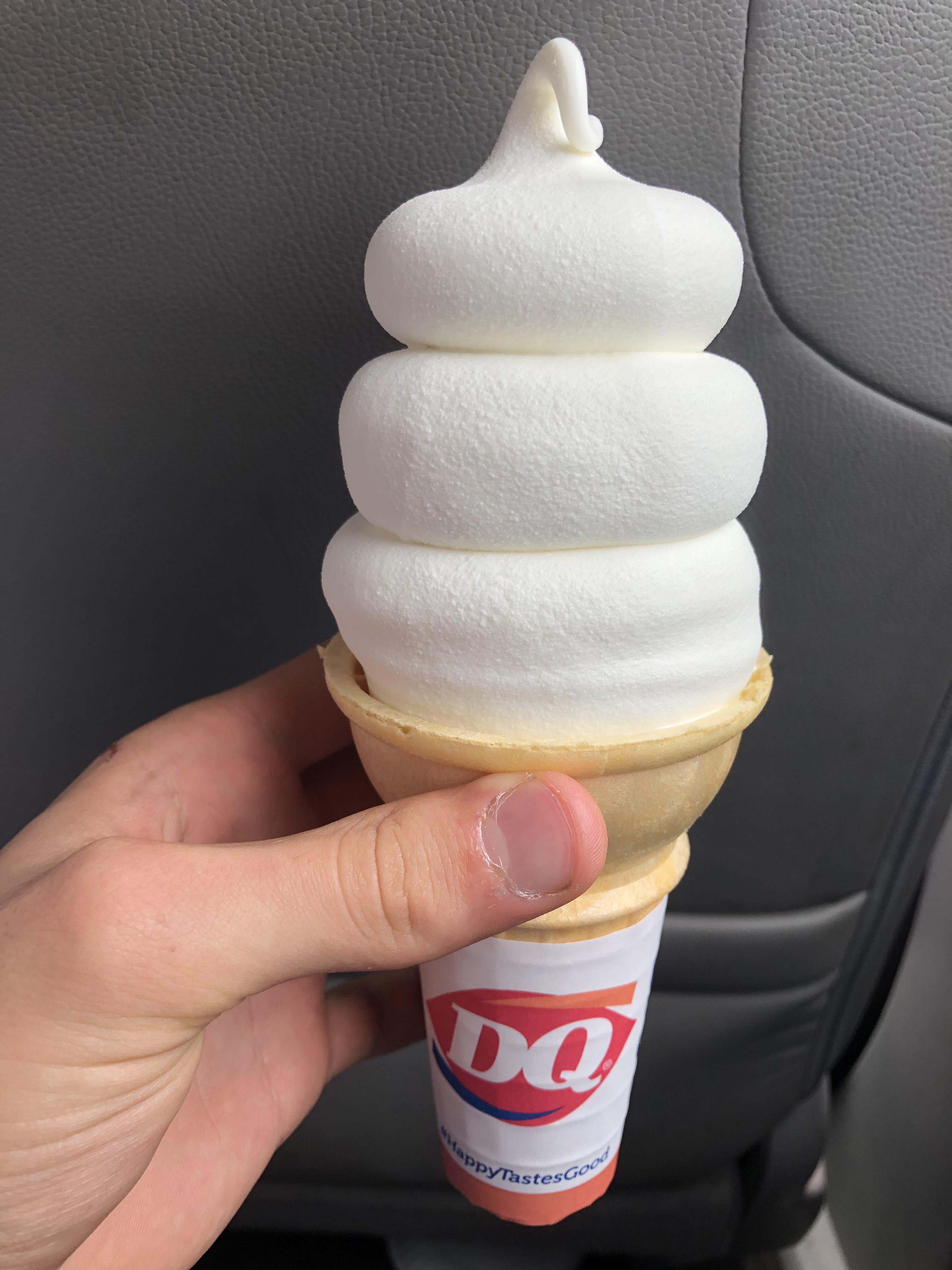 The bumps in my soft serve cone look like marshmallows. r/oddlysatisfying