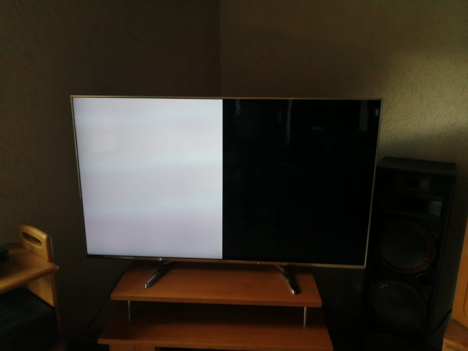 Panasonic LCD TV TX58DXX789 Problem Half Screen Black, Half Screen