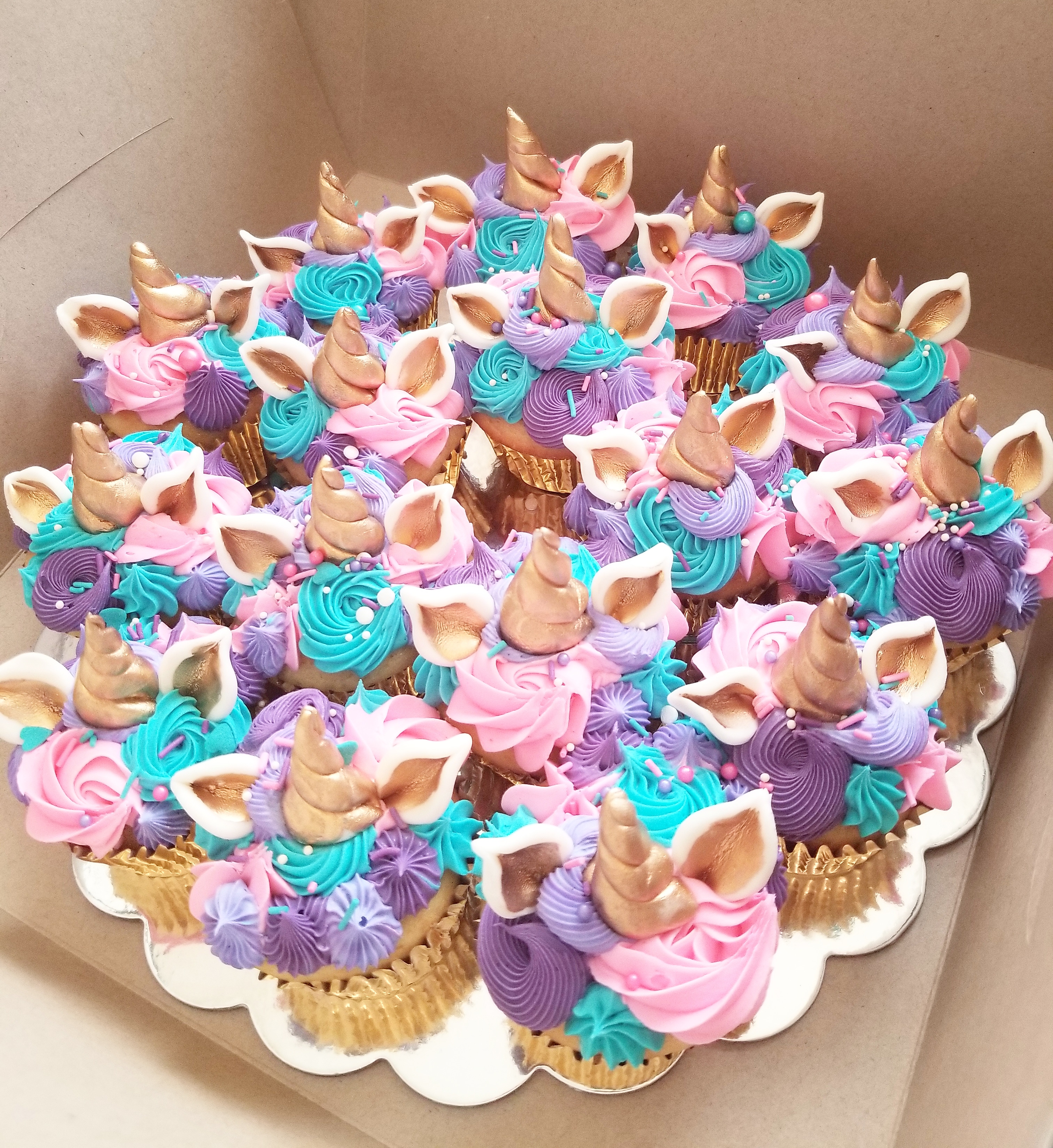 Cute Unicorn Cupcakes! 🦄 🧡💛💚💙💜 Instagram CAKESBYGISSELLE r/cupcakes