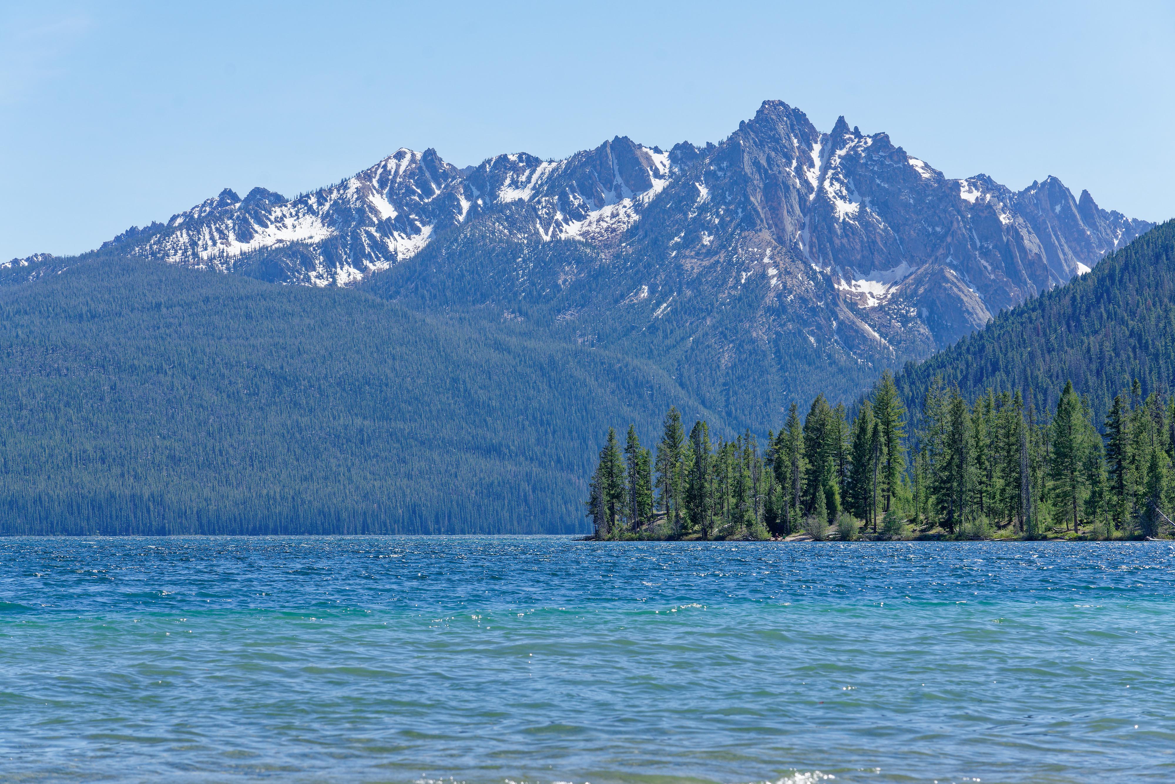 Redfish Lake and the Sawtooth Mountains near Stanley, ID [OC][4000x2668