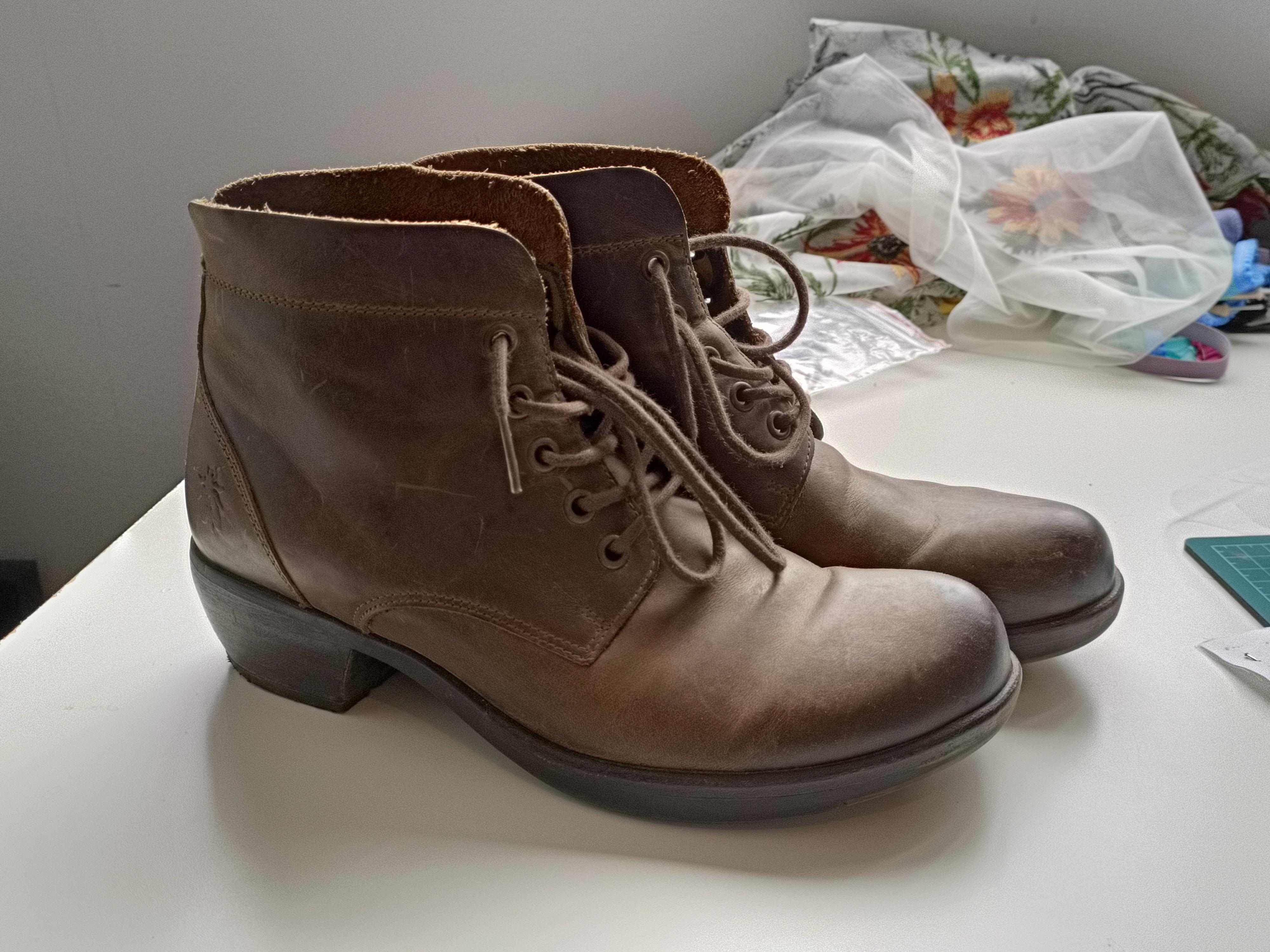 brown boots Reddit post and comment search SocialGrep
