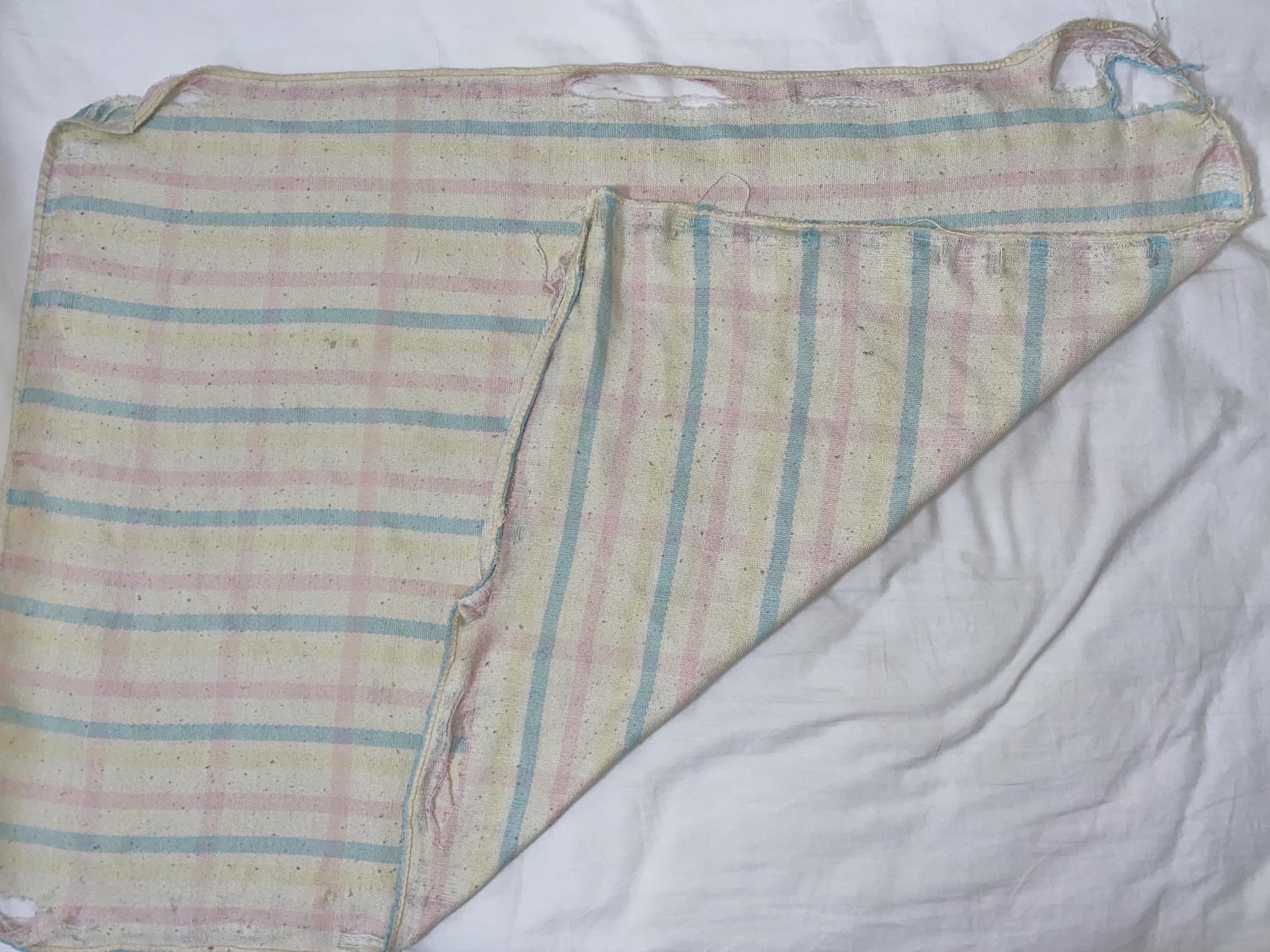Does anyone recognise or can anyone identify this baby blanket? Please