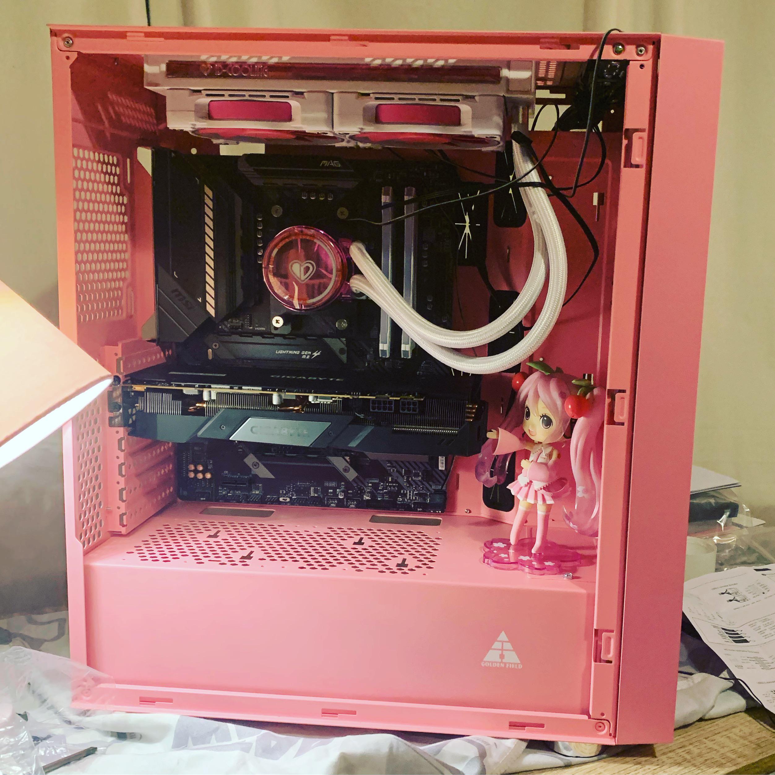 I put a Miku figure in my first PC build x r/hatsunemiku