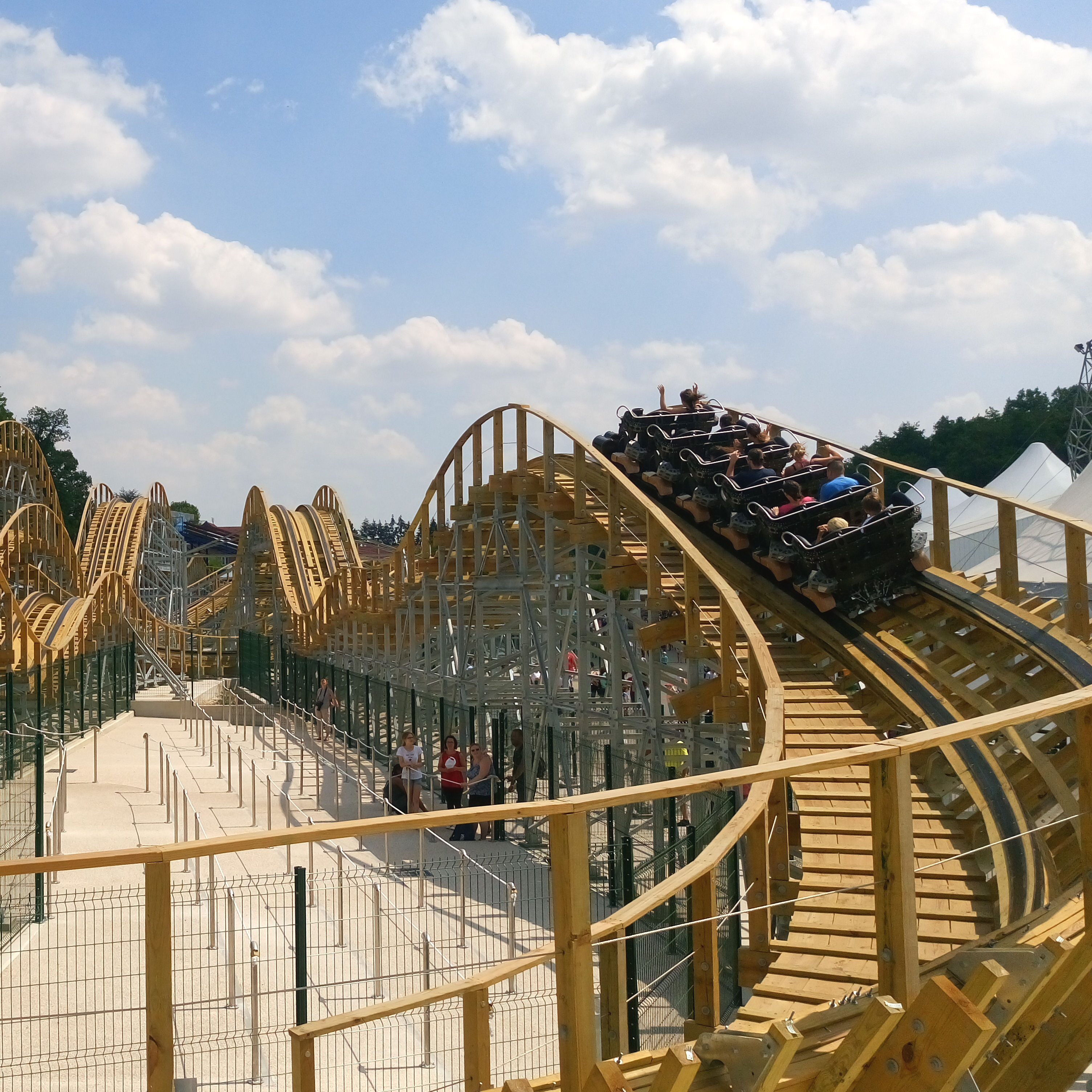 [Wood Express, Parc Saint Paul] February pic 4 r/rollercoasters