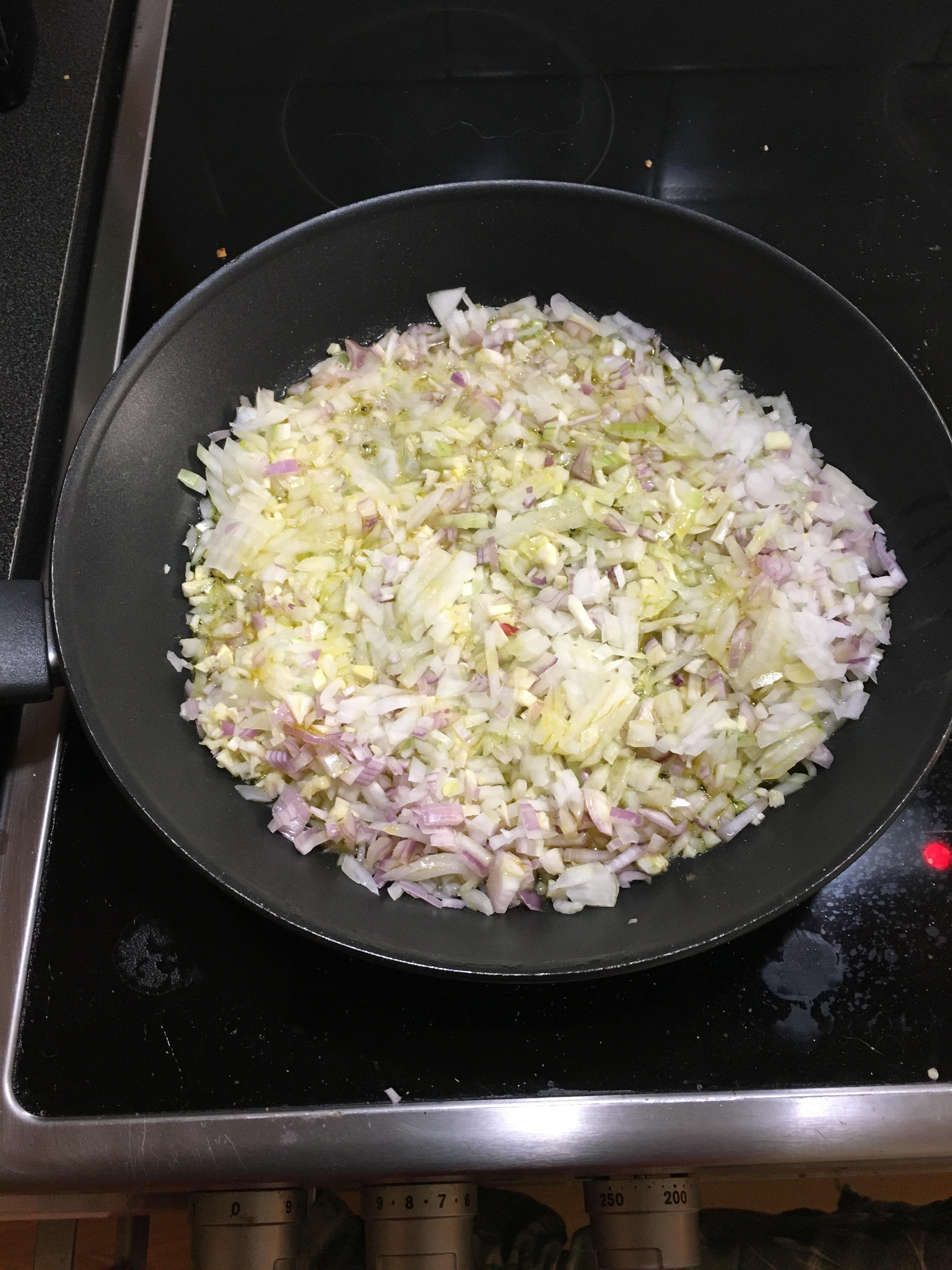 Beginning the onion olive oil bath r/OnionLovers