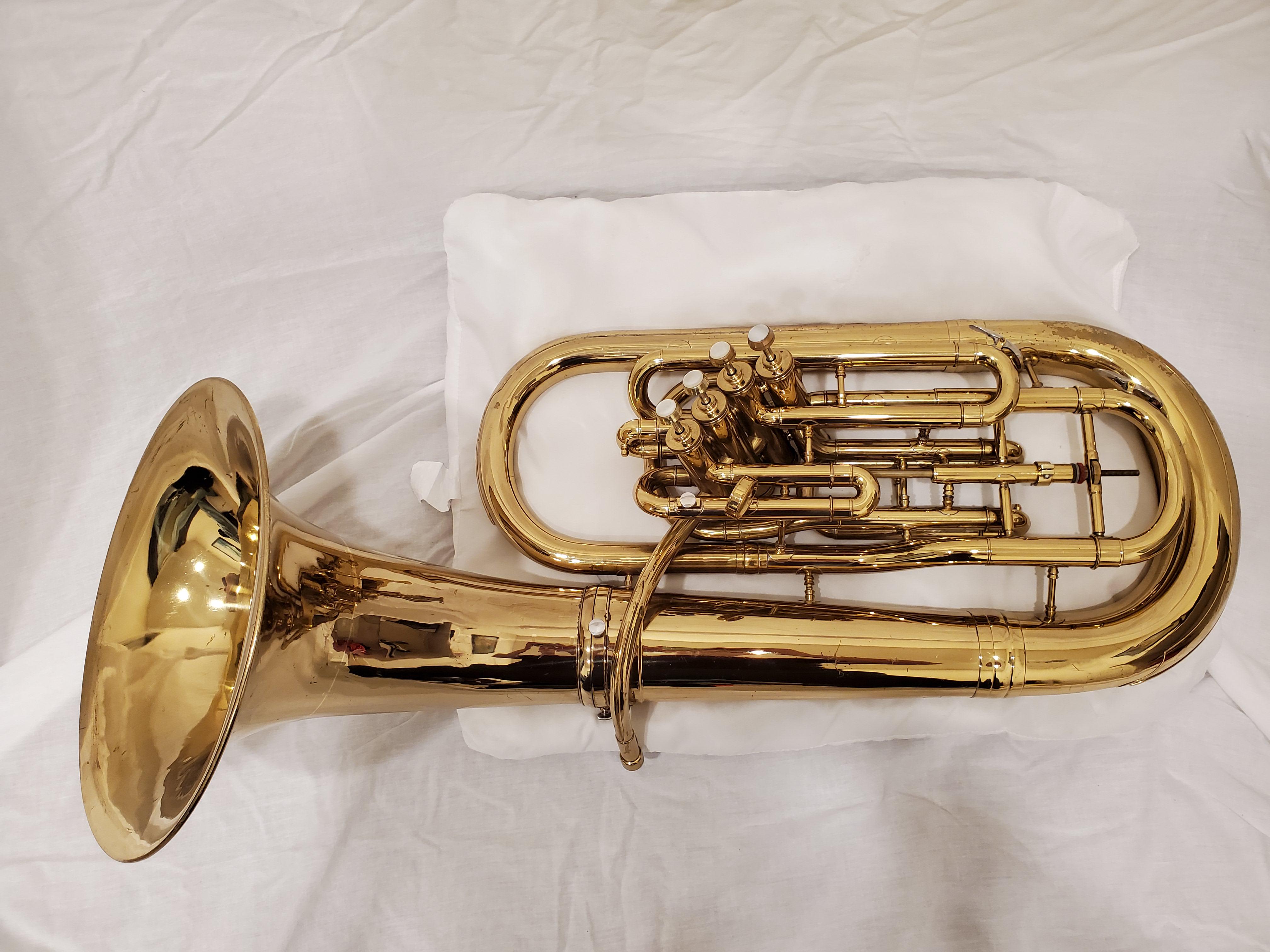 I'm trying to sell me old horn, this Conn Constellation euphonium and