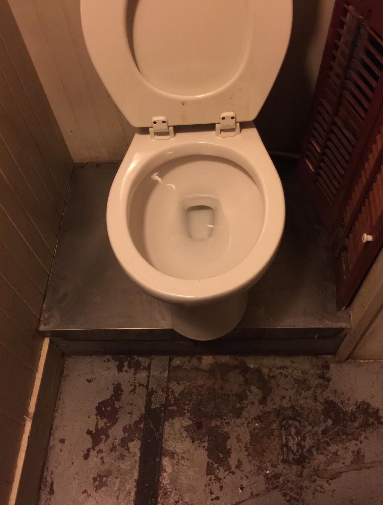 Men's bathroom at 200 meal restaurant. r/CrappyDesign