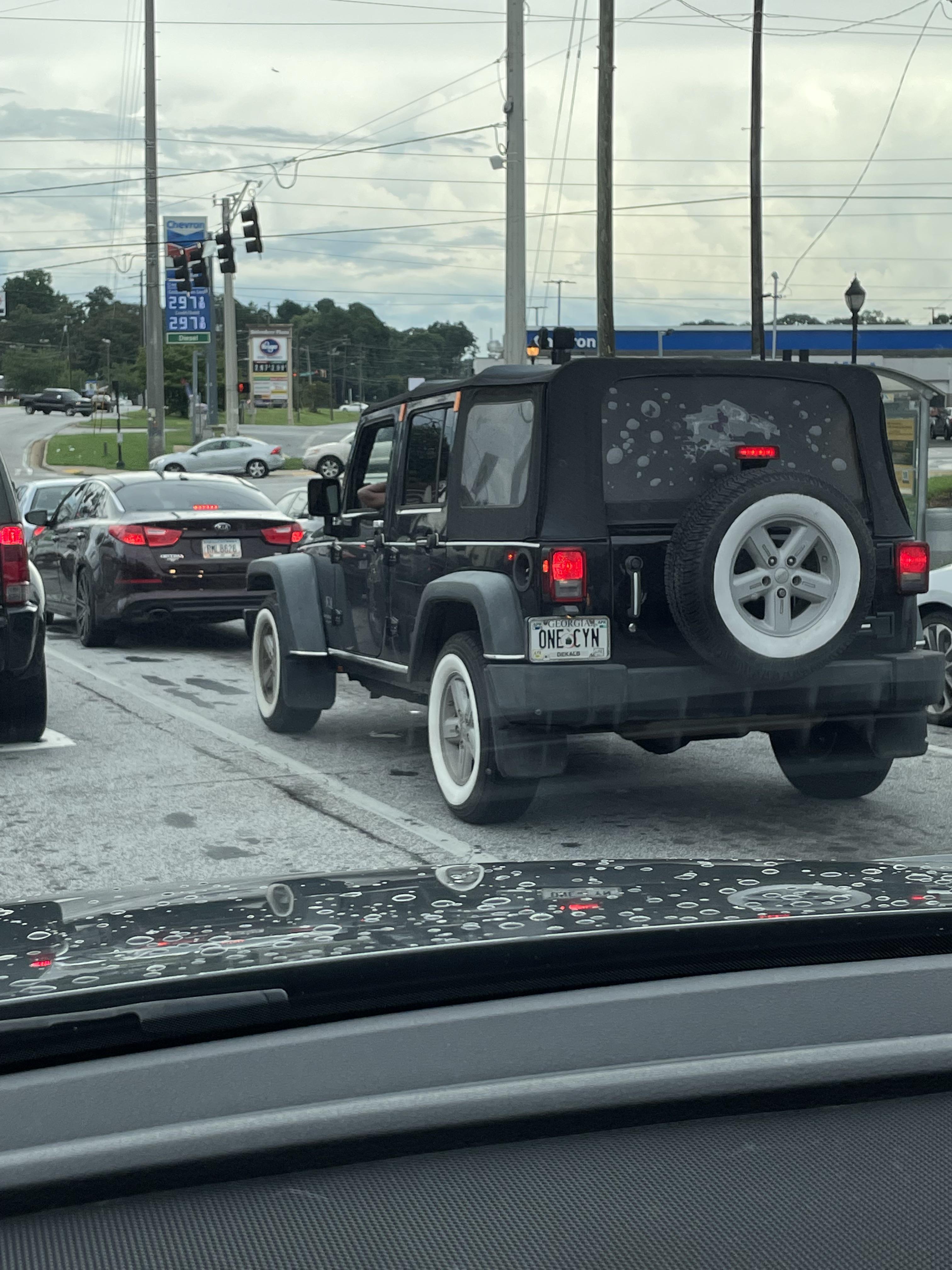 Jeep Wrangler with whitewall tires 👀 r/Shitty_Car_Mods