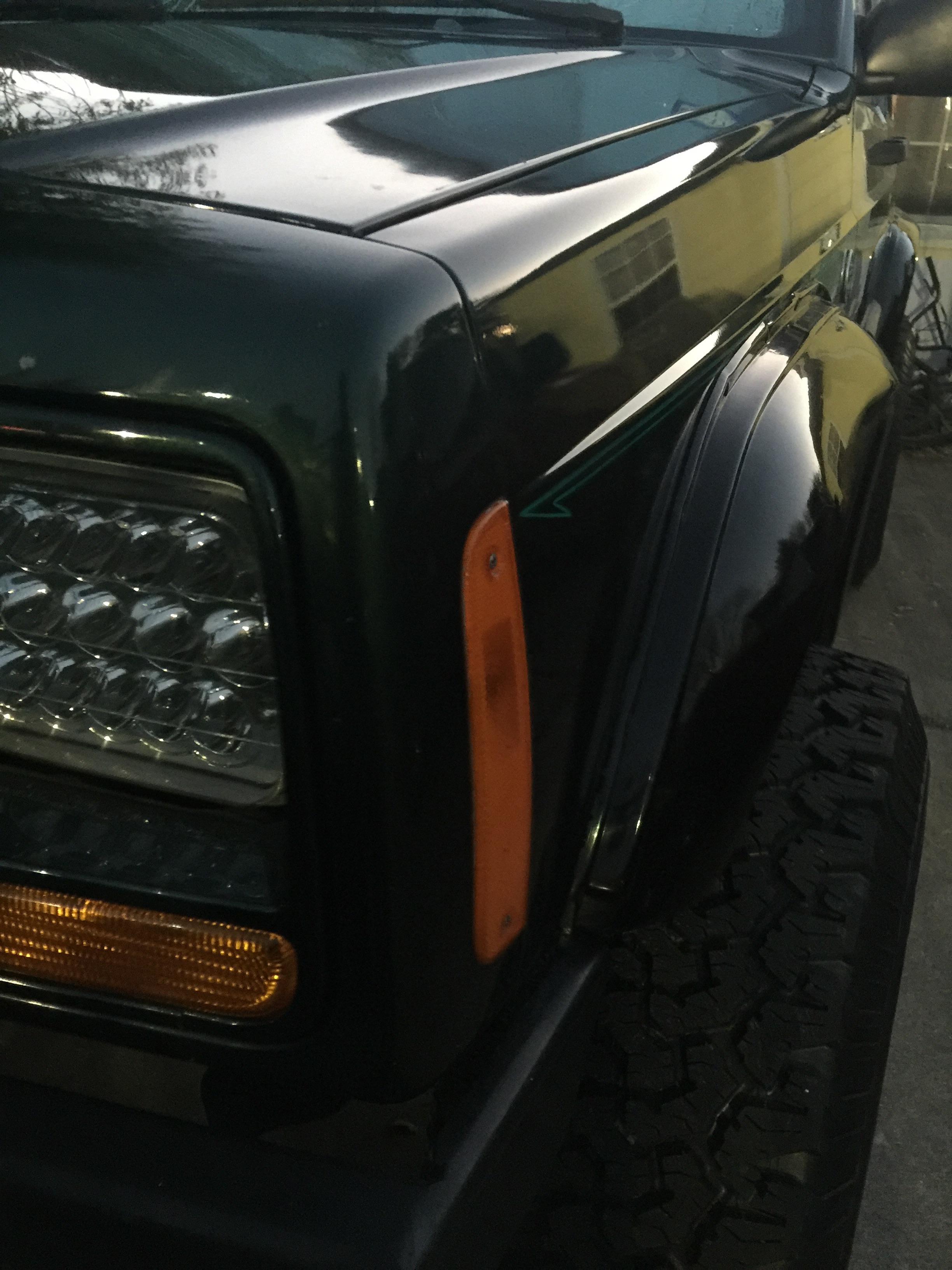 17 year old paint still holding up. r/CherokeeXJ