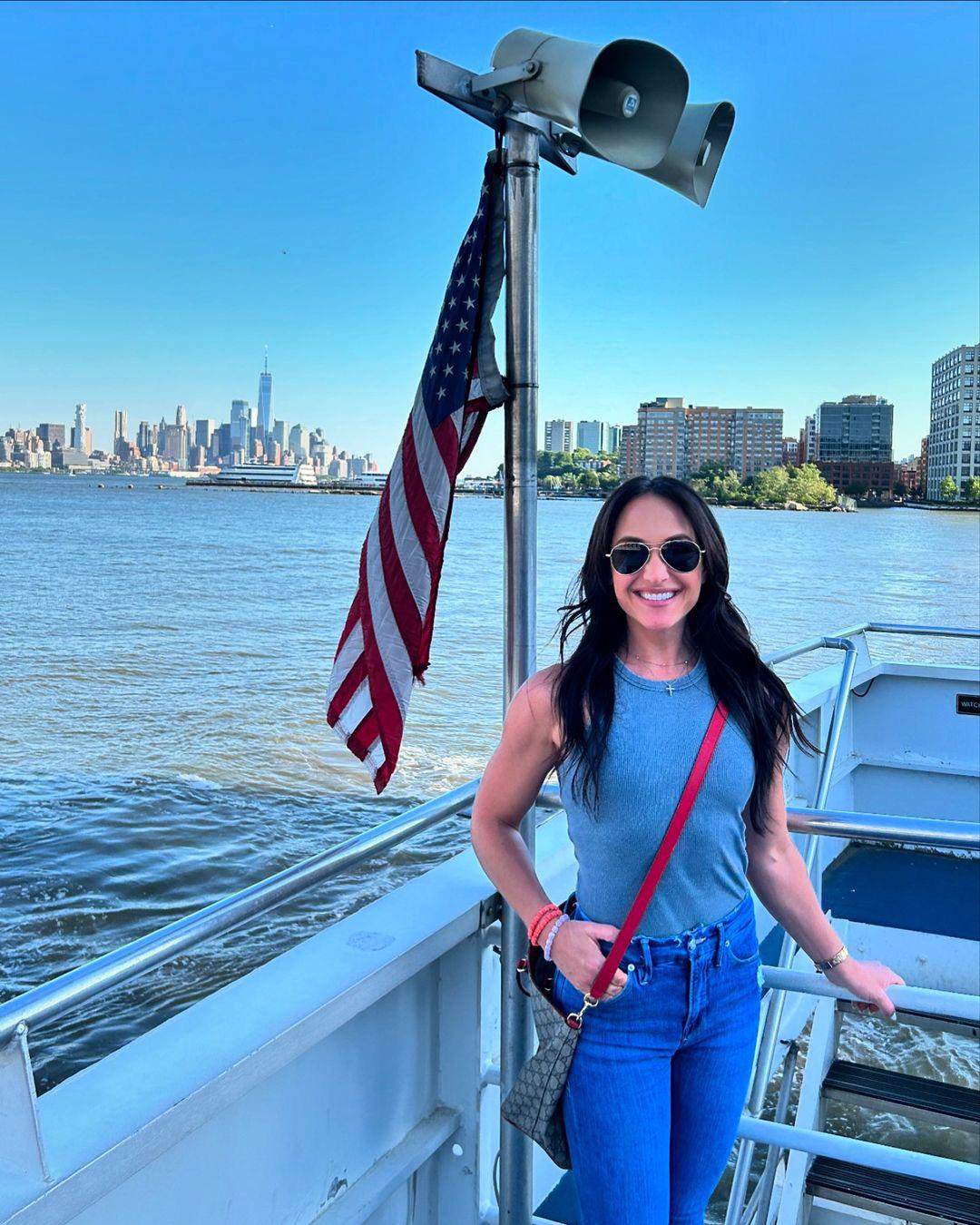 Emily Compagno r/womenoftheright