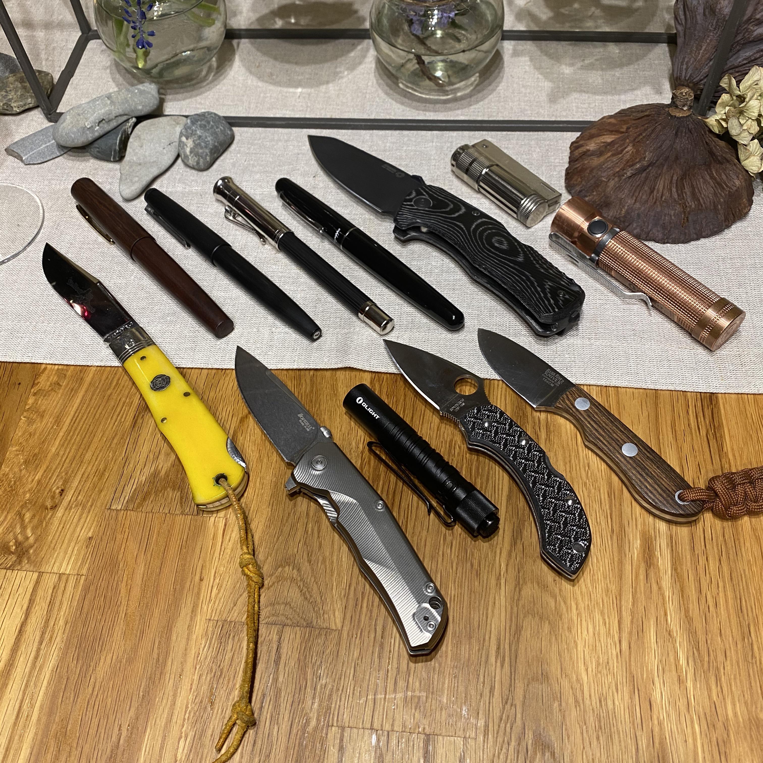 Some of my favourite EDC pens, knives and torches. And a lighter. r/EDC