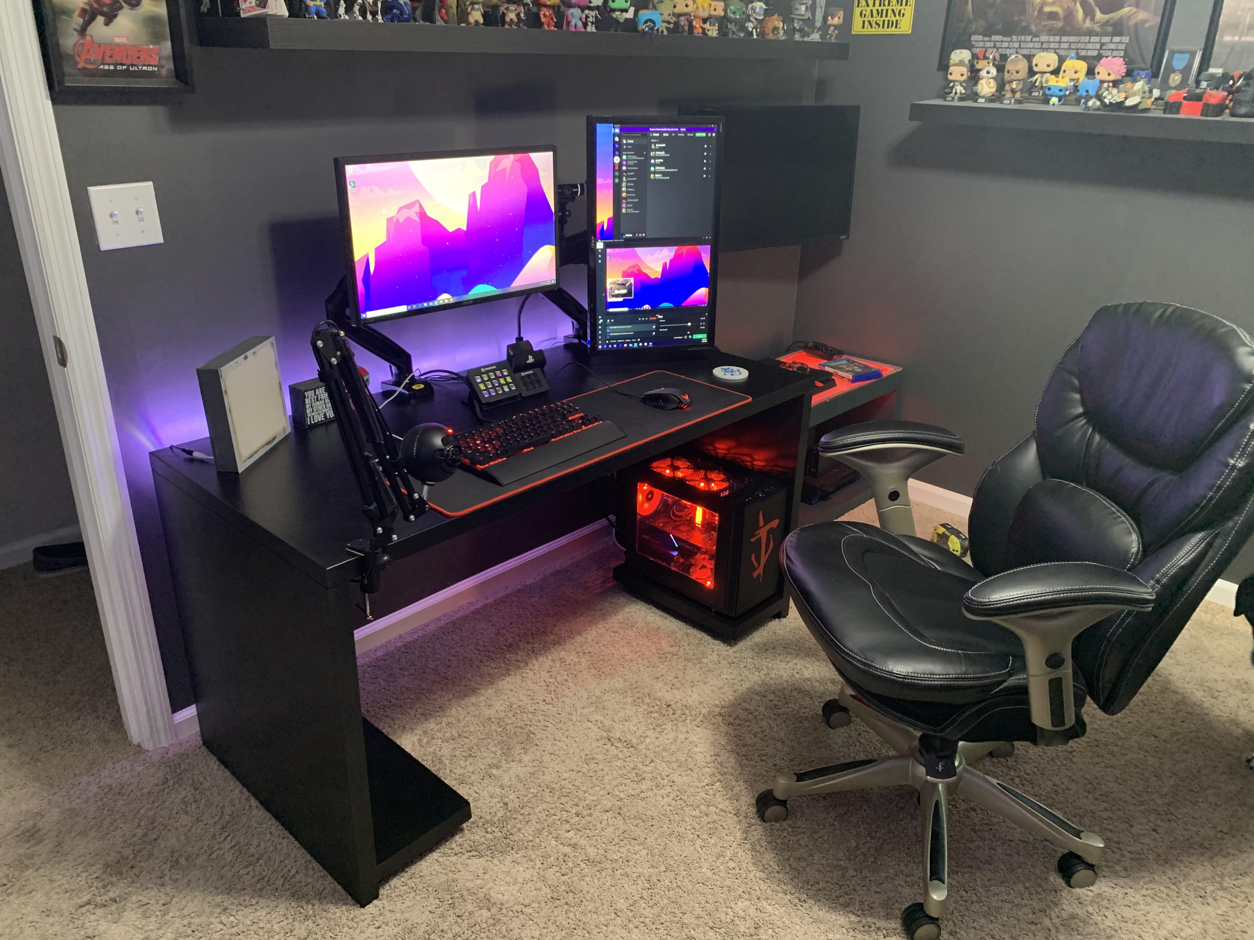 Just diy’ed this desk, combing my nerd and woodworker to create a