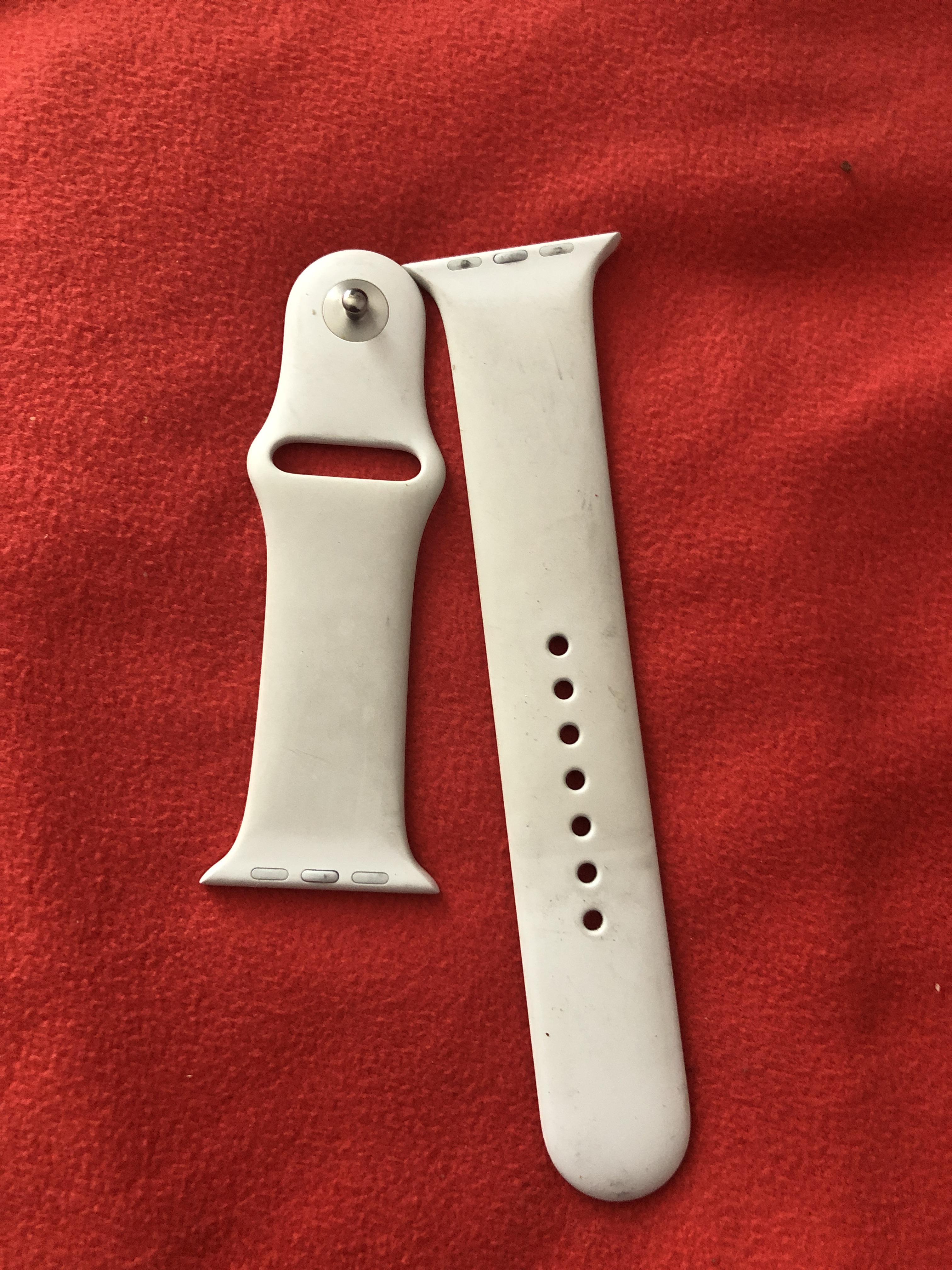 Mange to make my white Apple Watch straps look almost yellow brownish
