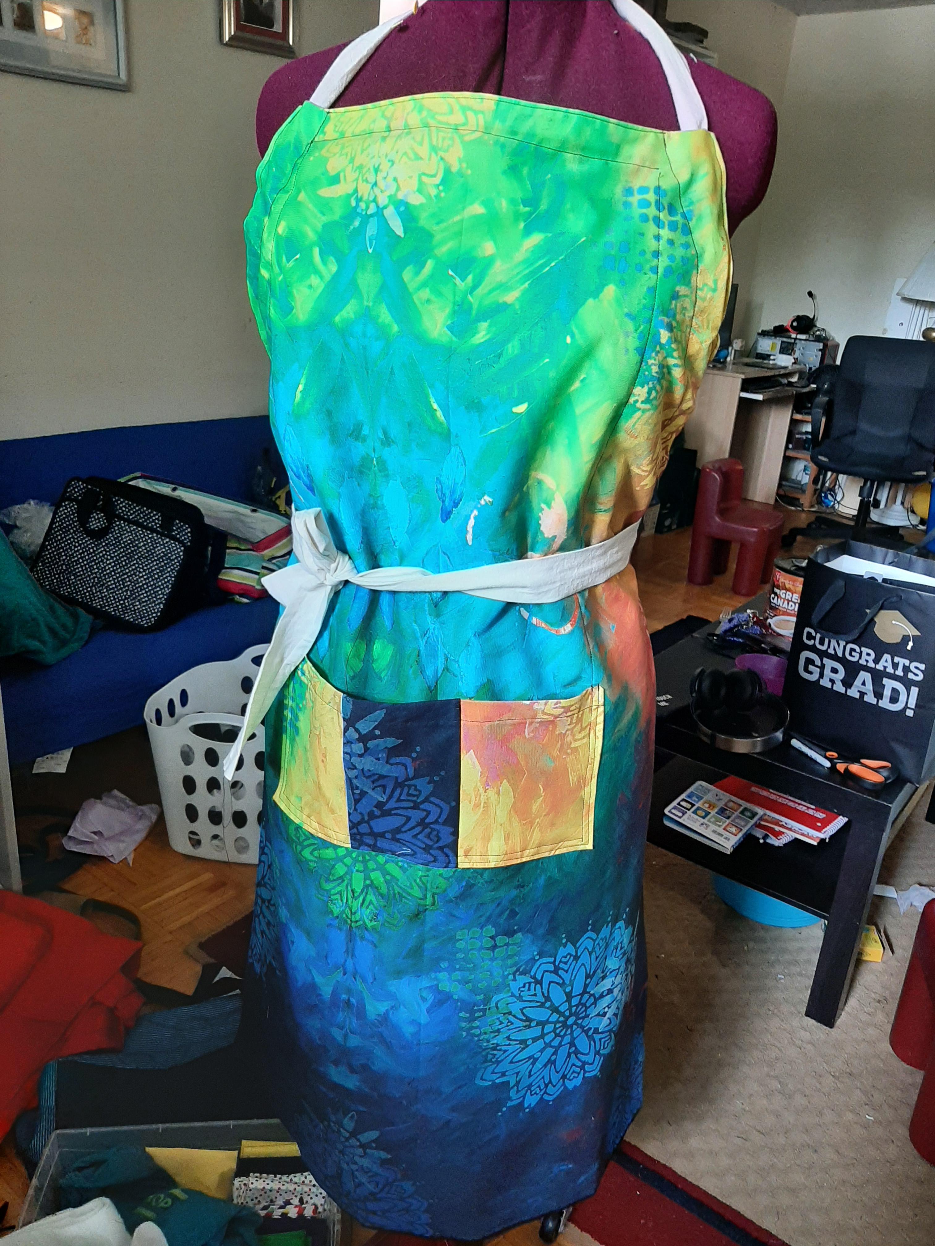 Fruit roll up apron! r/sewing