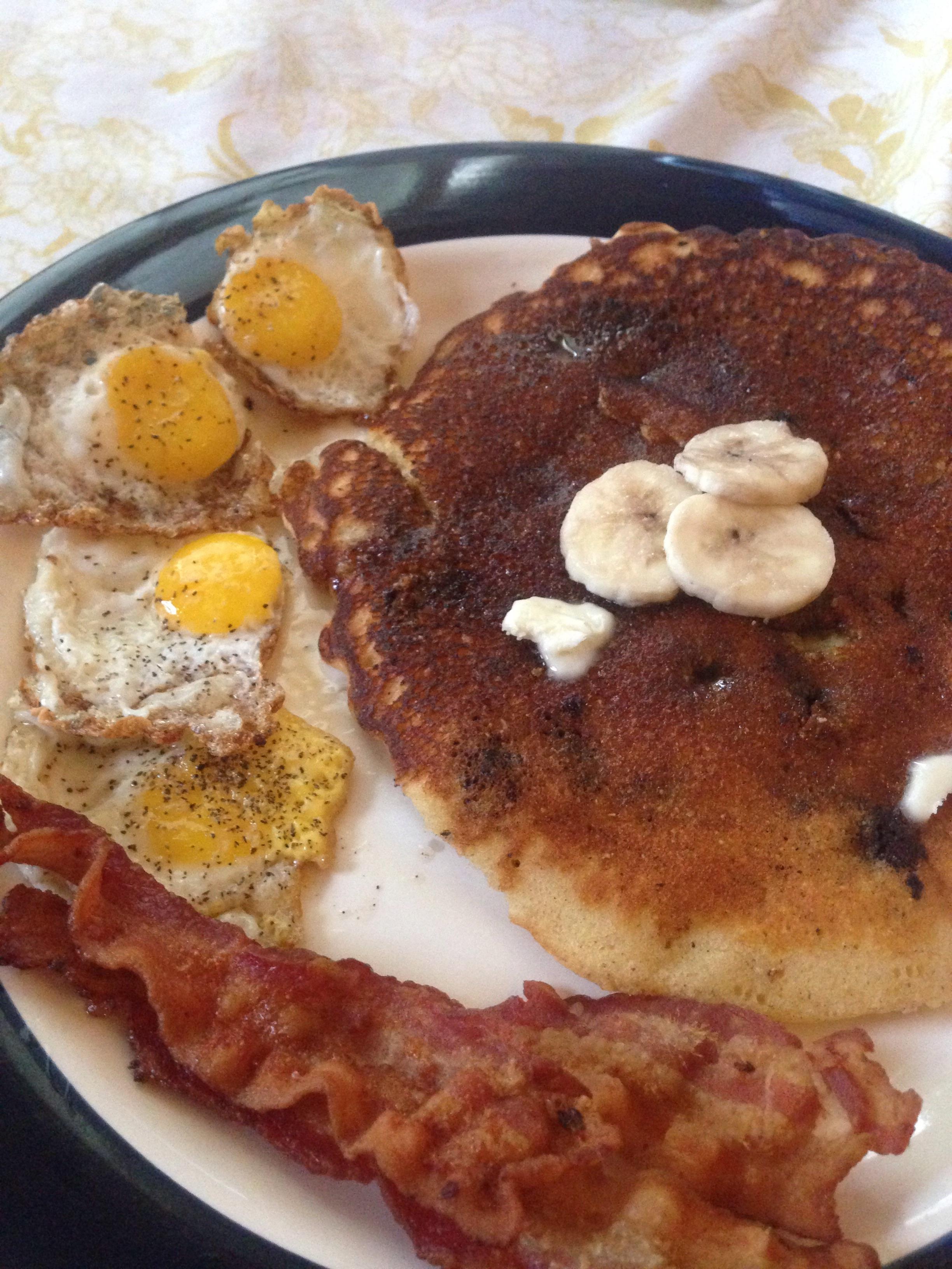 [Homemade] Sunny side up quail eggs, banana blueberry cornbread